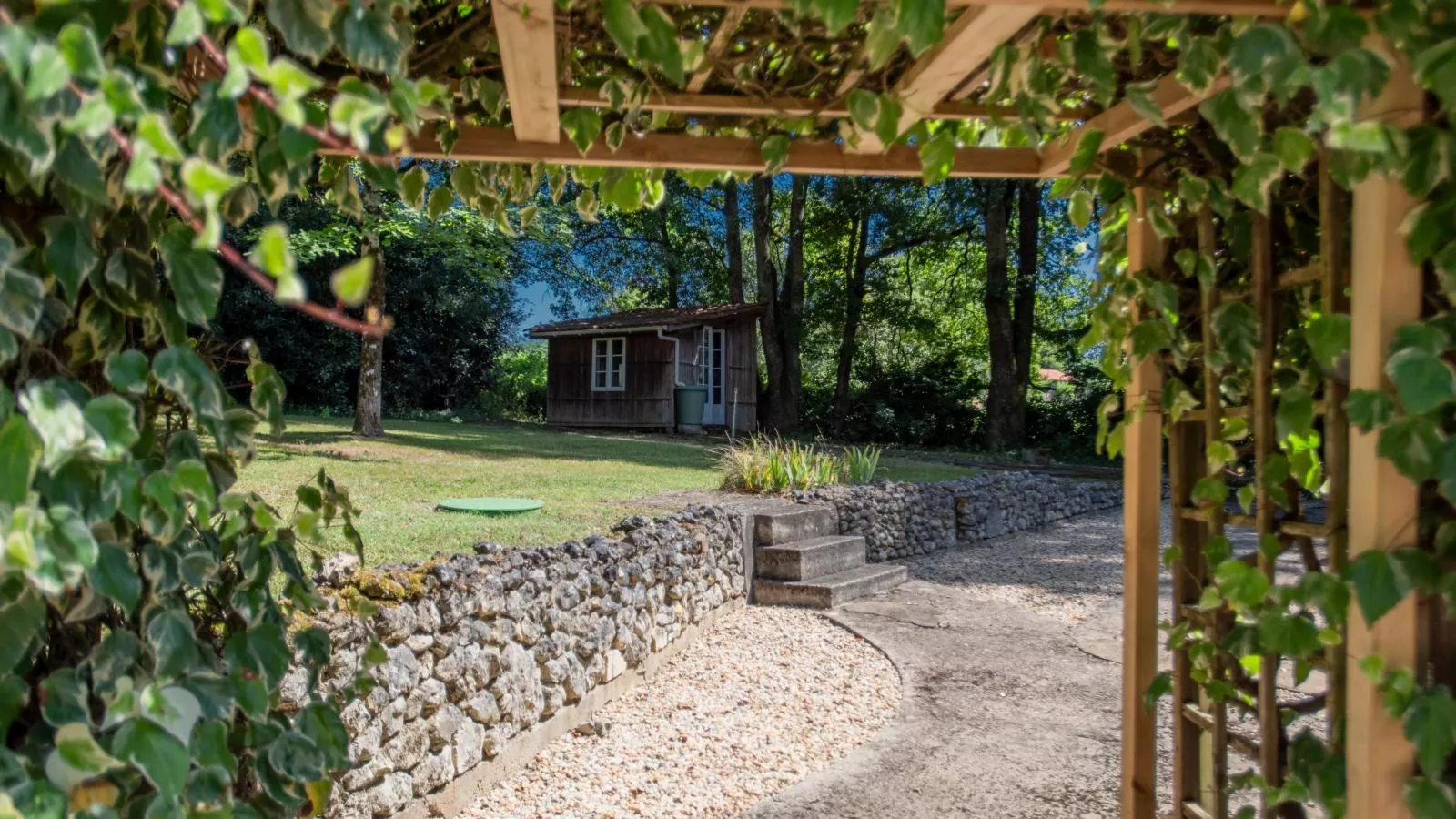 La Maison sur la Colline-Gardens summer
