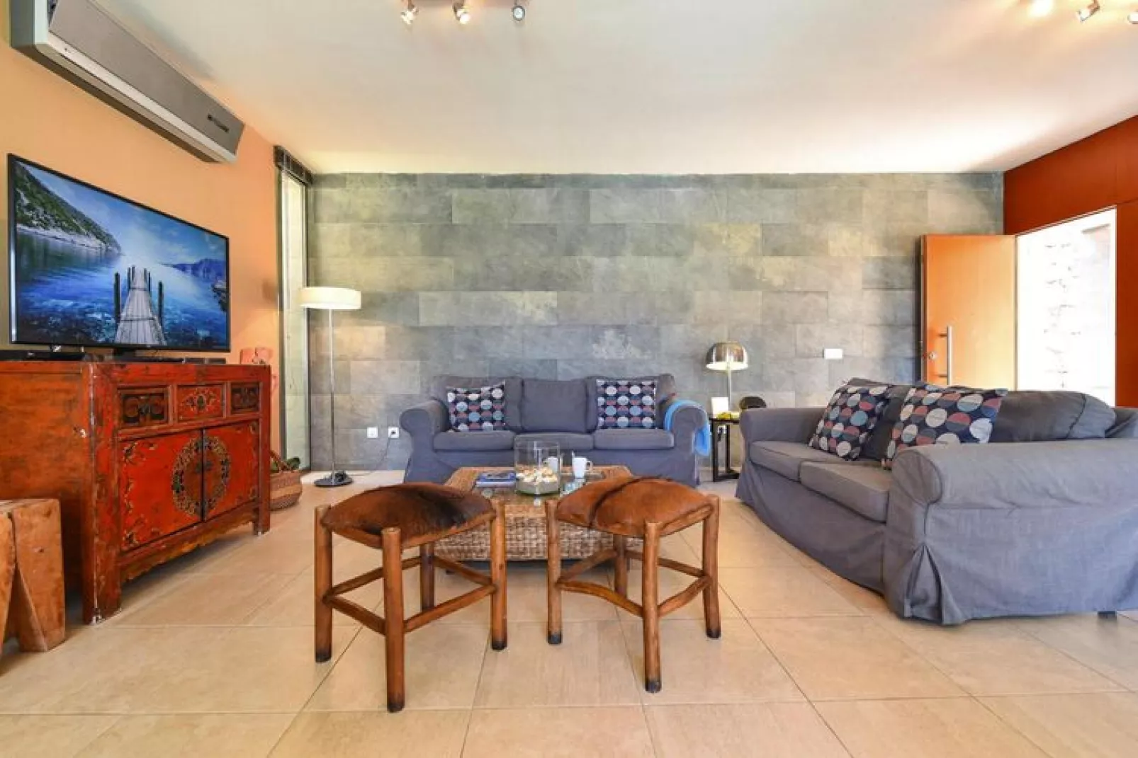 Par 4 Villa 18-Living room