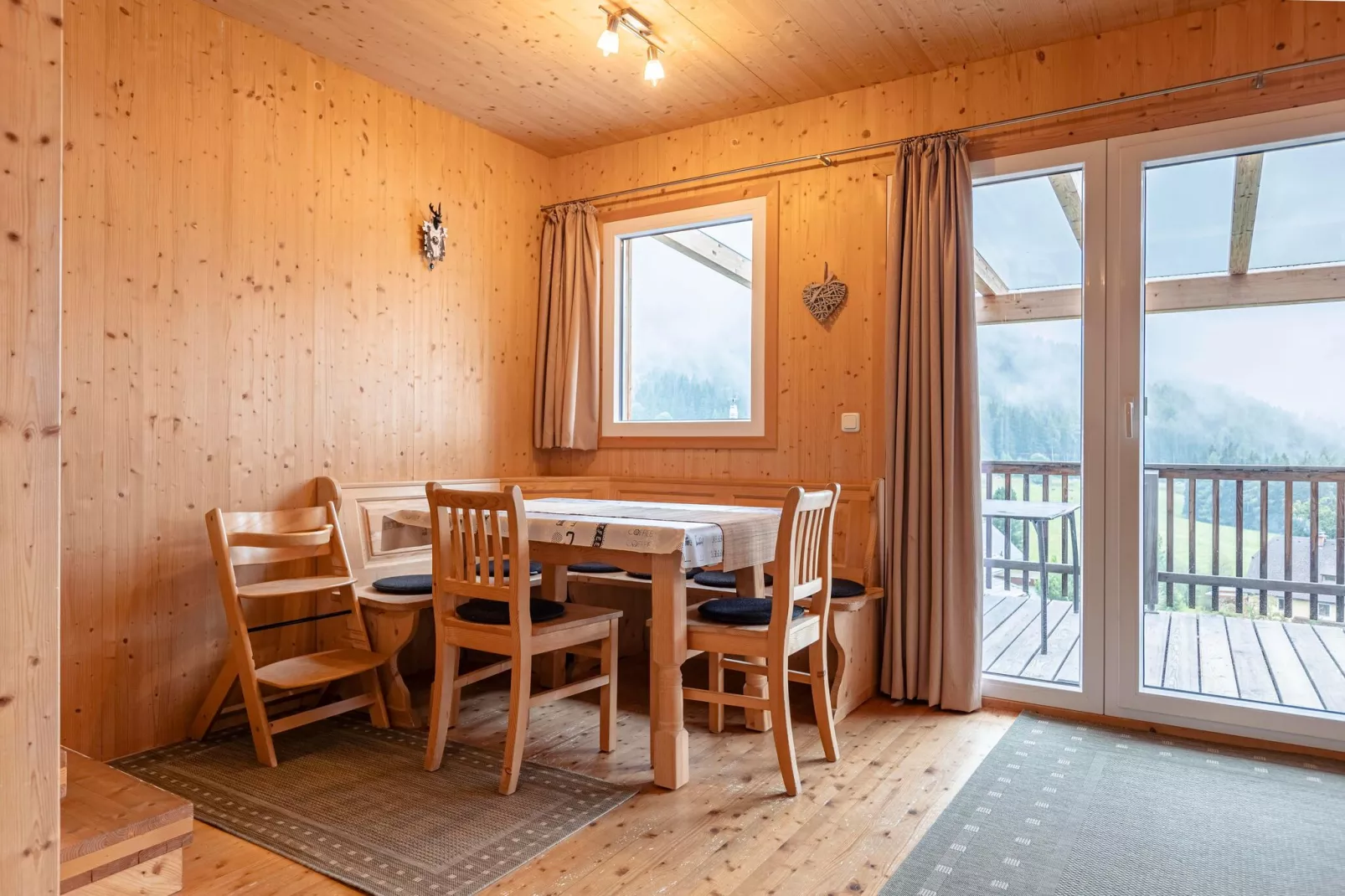 Almdorf Hohentauern 43-Esszimmer