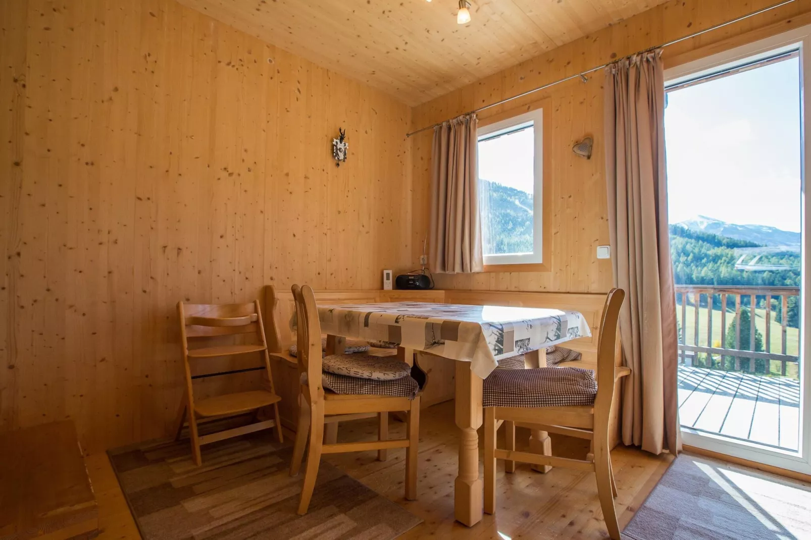 Almdorf Hohentauern 43-Esszimmer