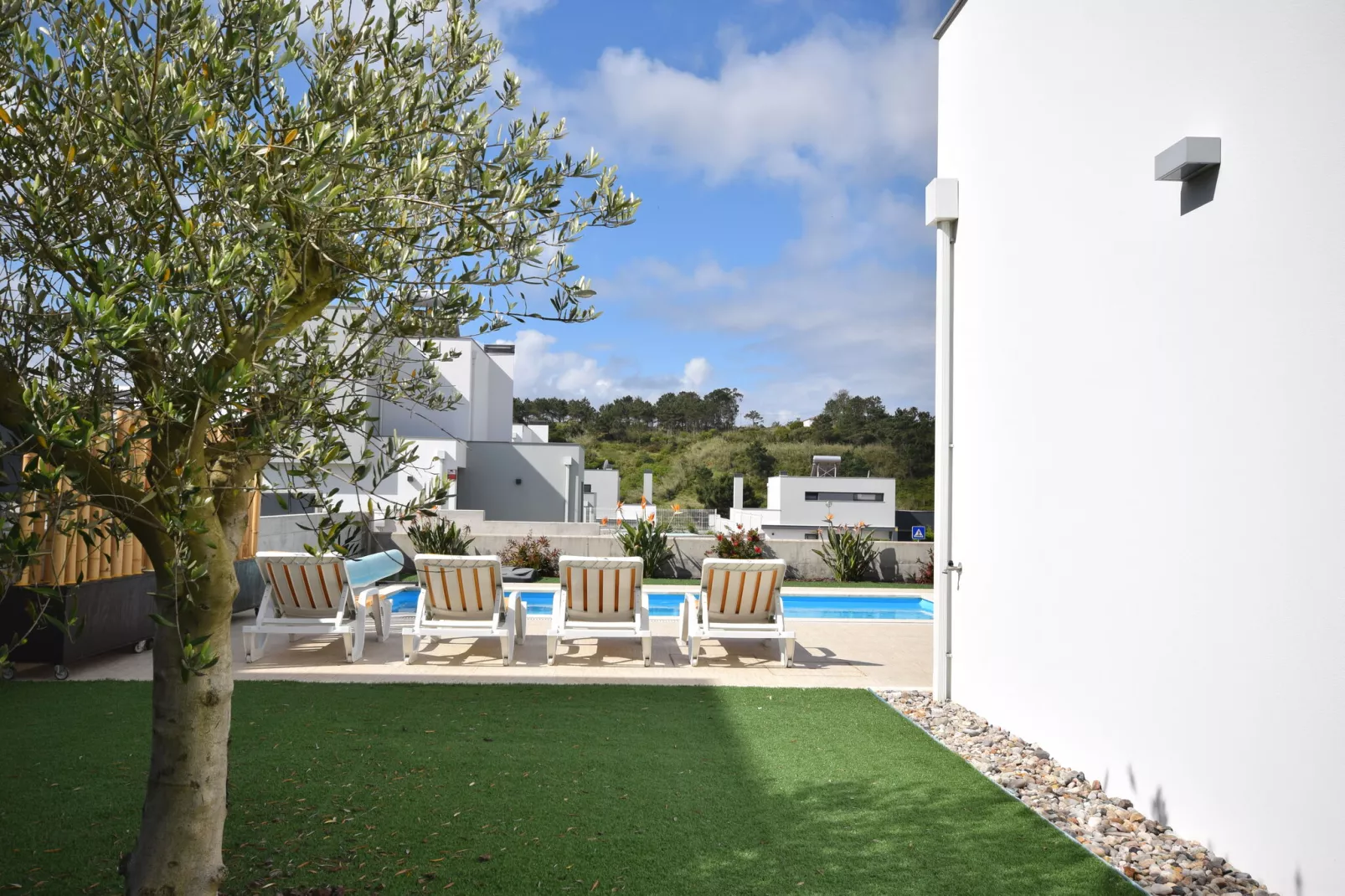 Vila Coruja-Gardens summer