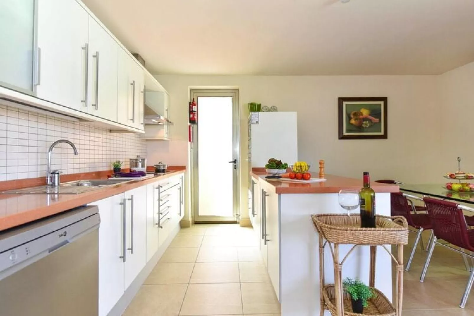 Par 4 Villa 18-Kitchen