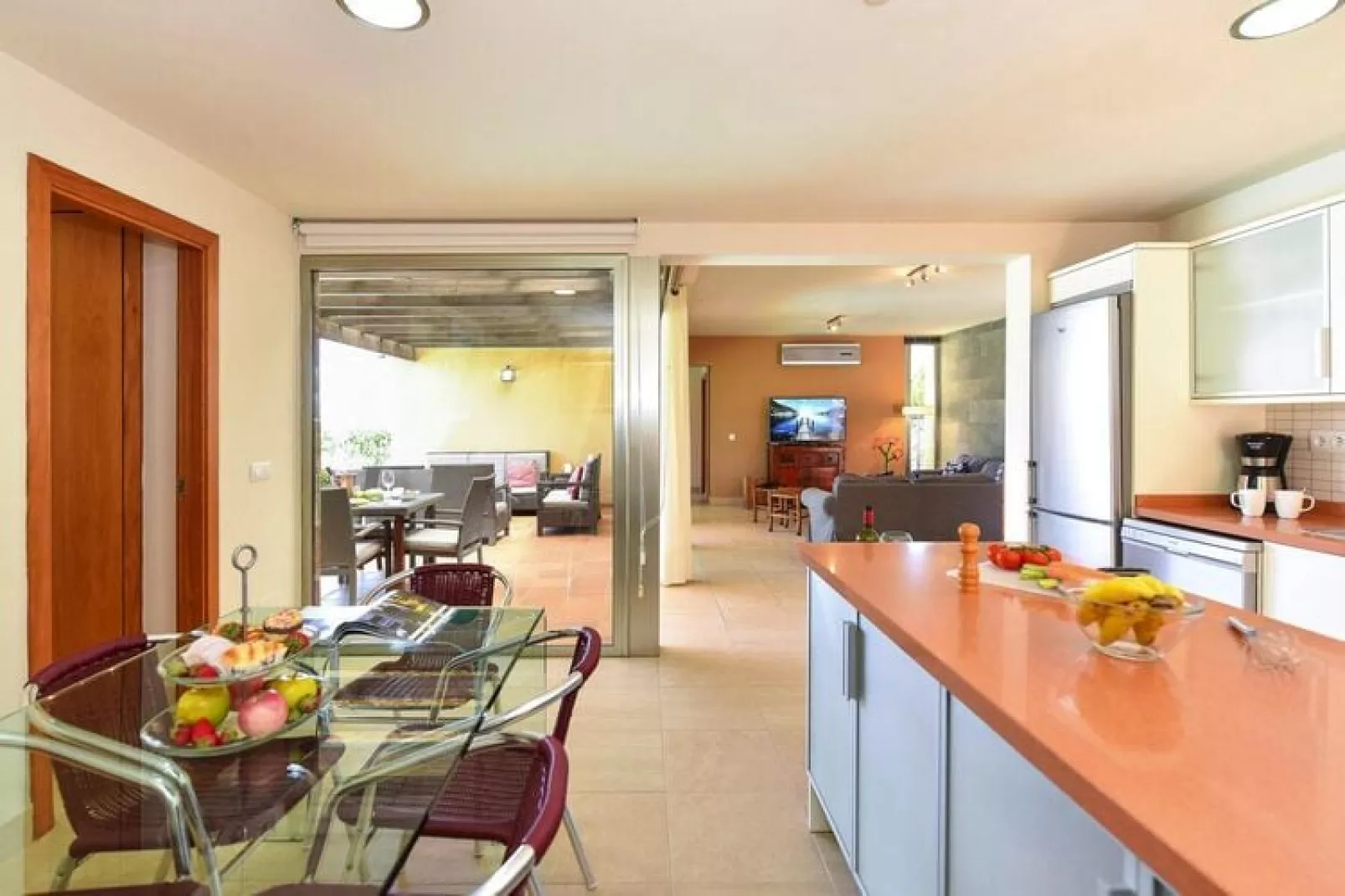 Par 4 Villa 18-Kitchen