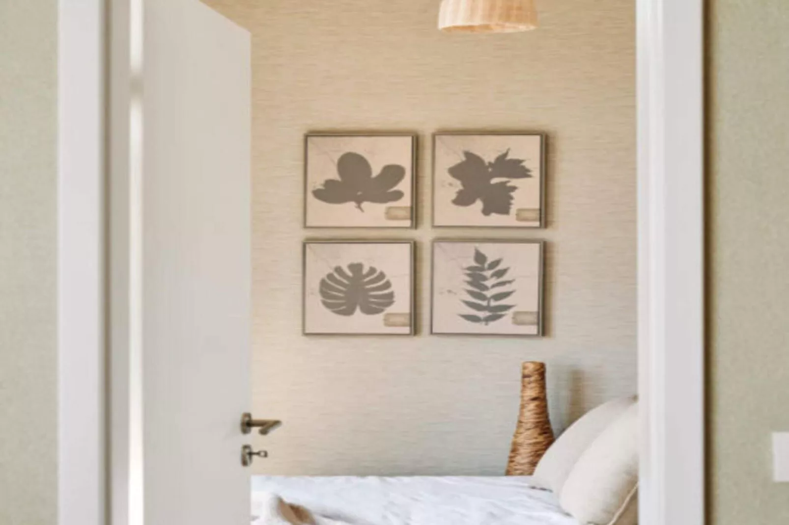 The Large Leaf by YourNature-Bedroom