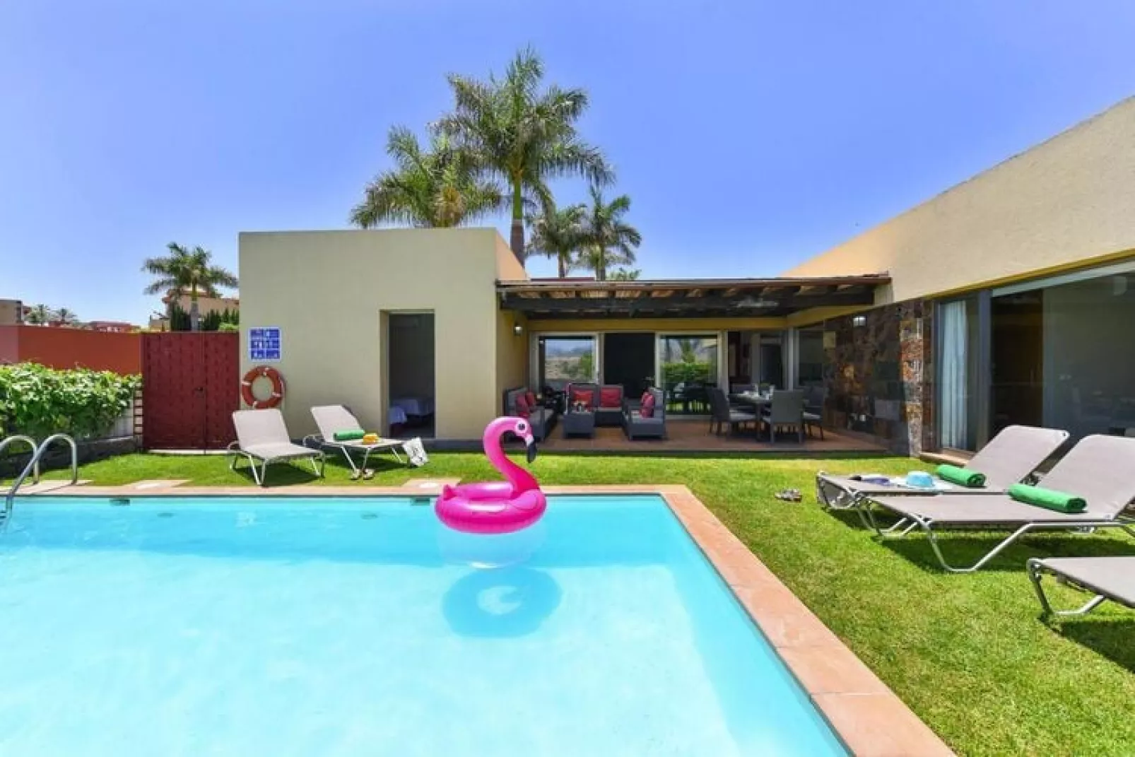 Par 4 Villa 18-Pool