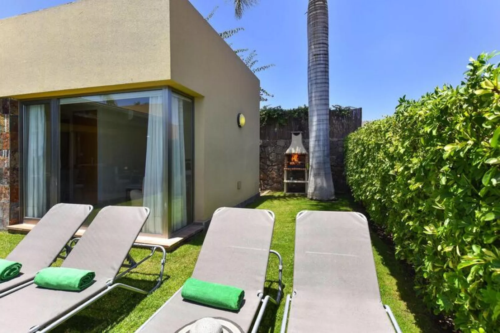 Par 4 Villa 18-Exterior summer