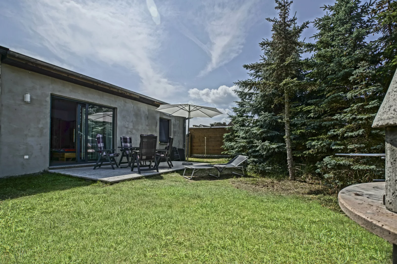 Ferienhaus mit Kamin-Exterior summer