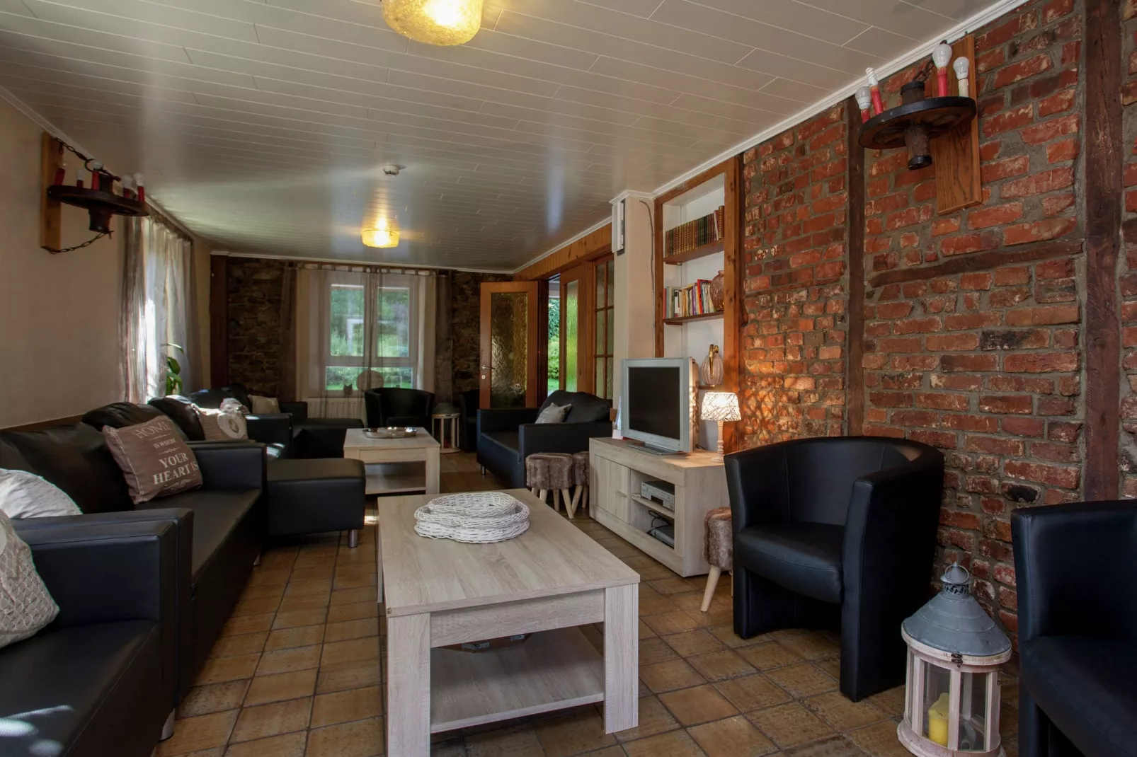 Aux 3 Canards-Living room
