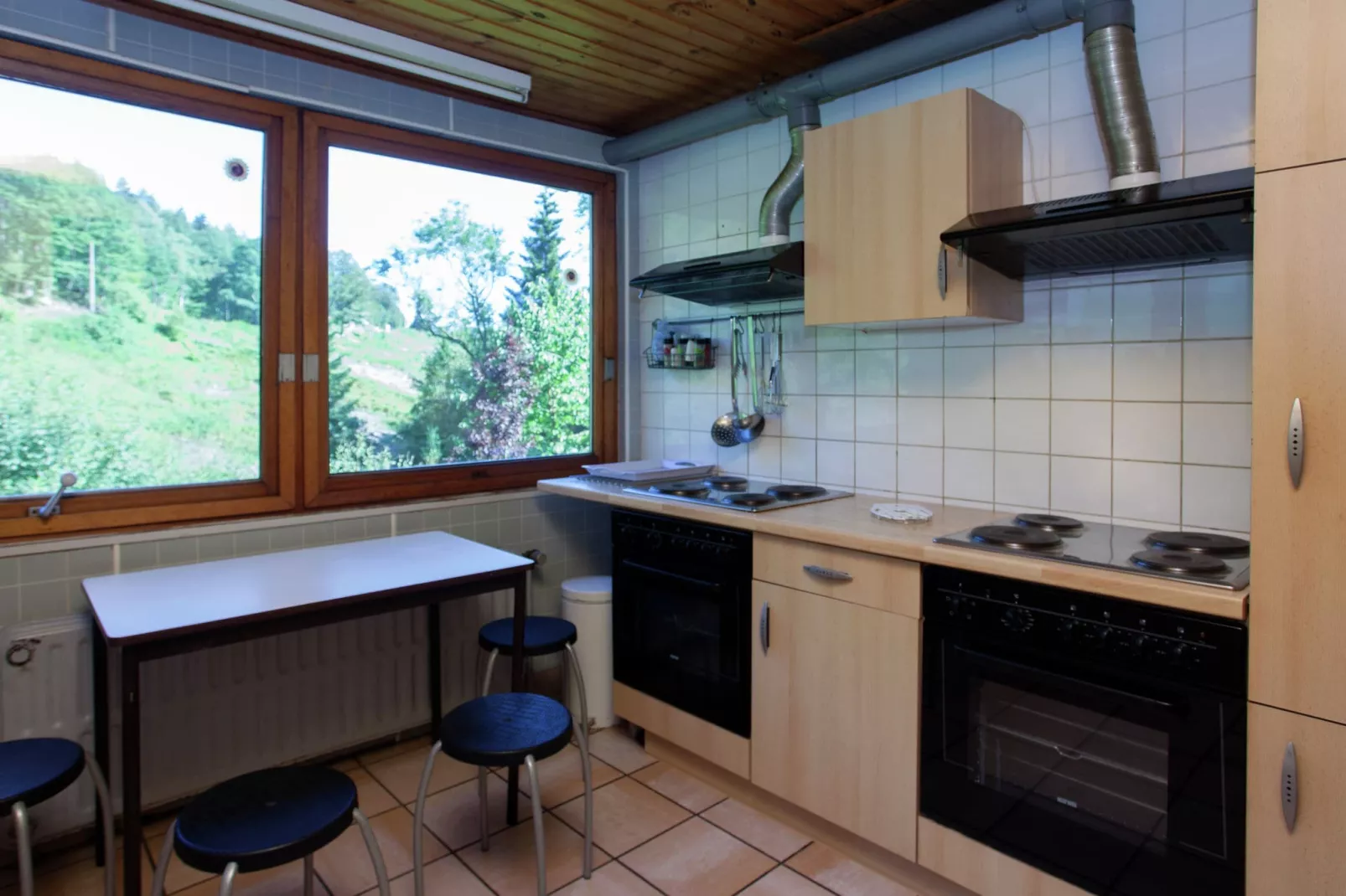 Aux 3 Canards-Kitchen