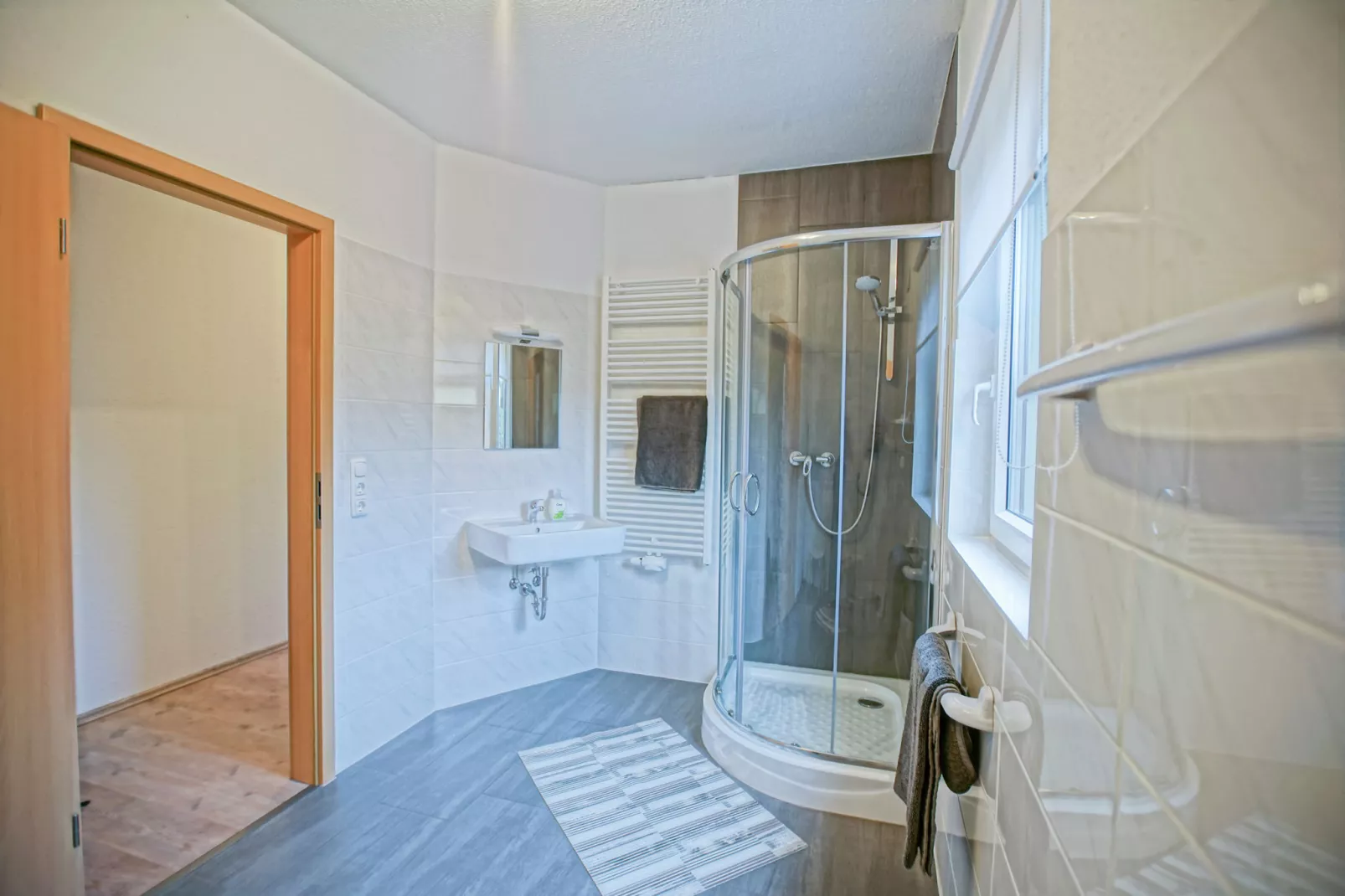 Ferienhaus mit Kamin-Bathroom