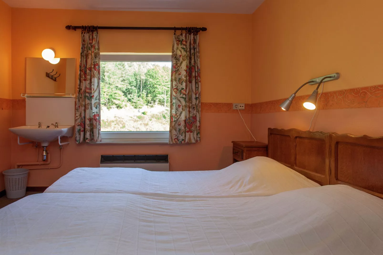 Aux 3 Canards-Bedroom