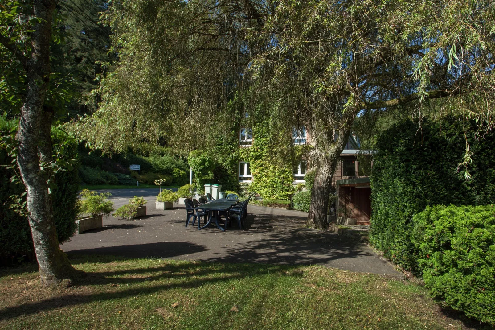 Aux 3 Canards-Gardens summer