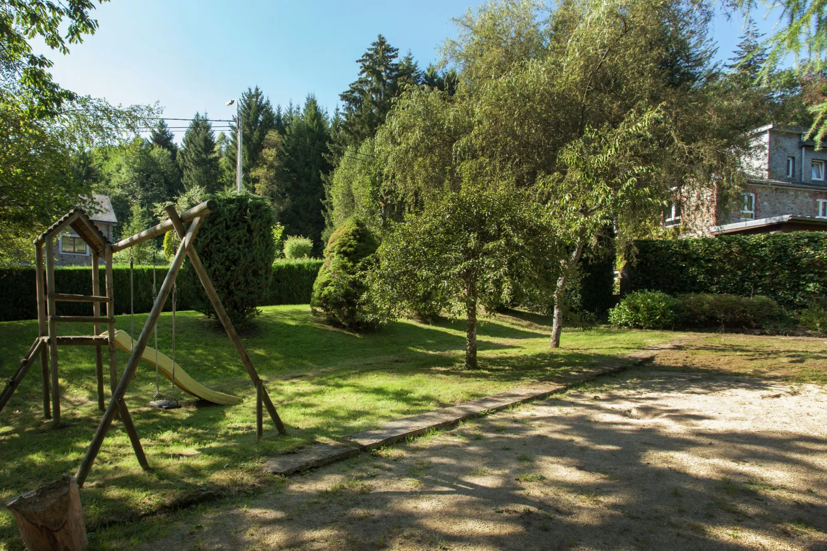 Aux 3 Canards-Gardens summer