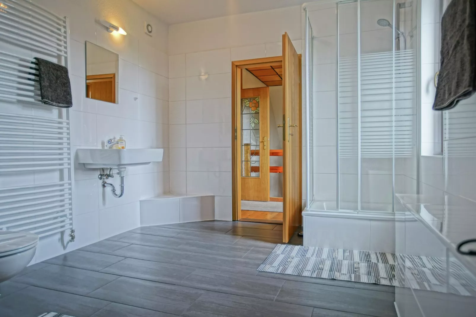 Ferienwohnung mit großer Dachterrasse-Bathroom