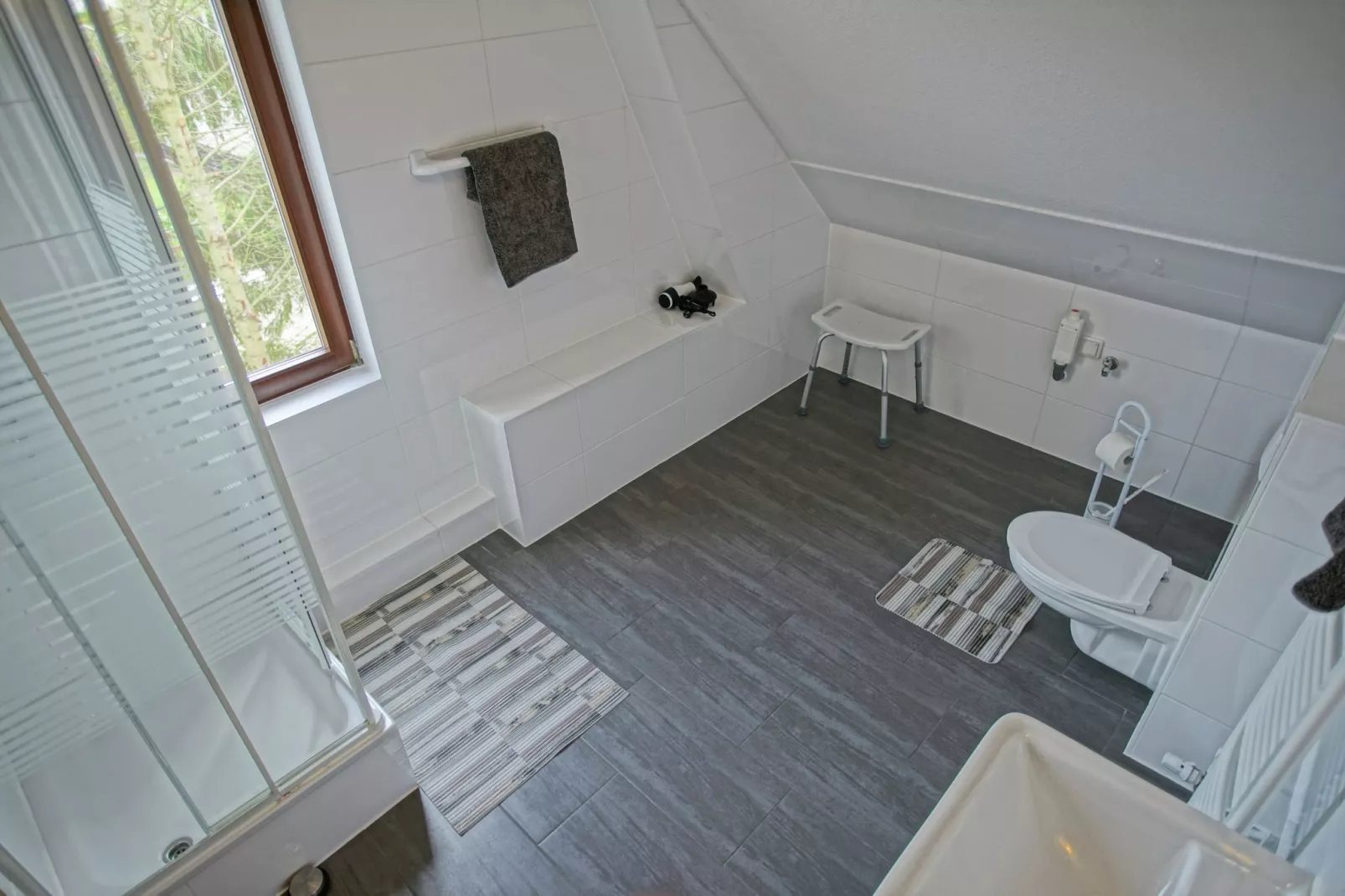 Ferienwohnung mit großer Dachterrasse-Bathroom