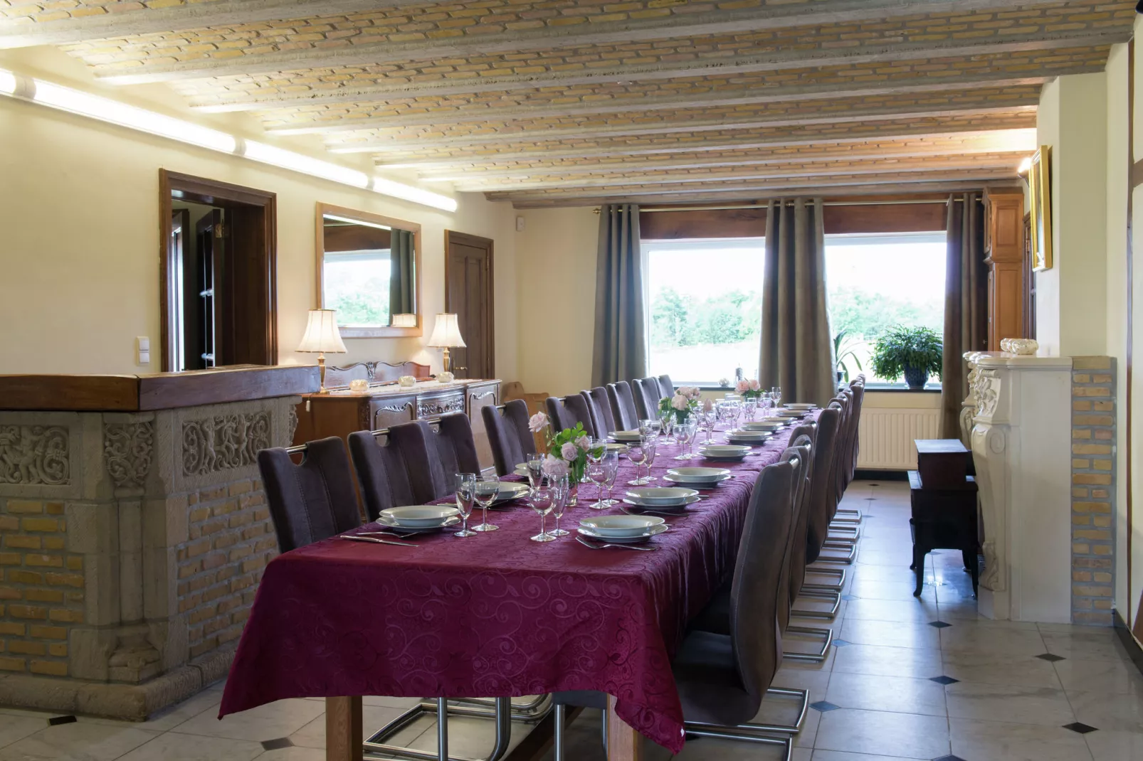 Les Charmes-Dining room