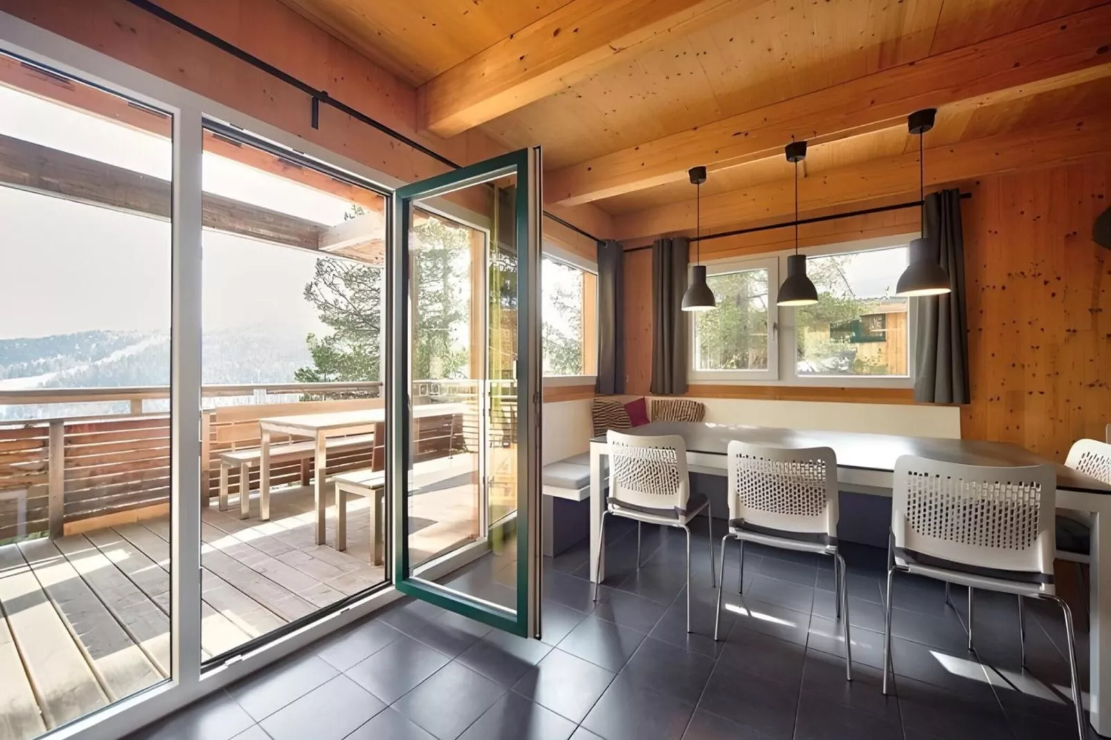 Alpenpark Turrach 45-Dining room