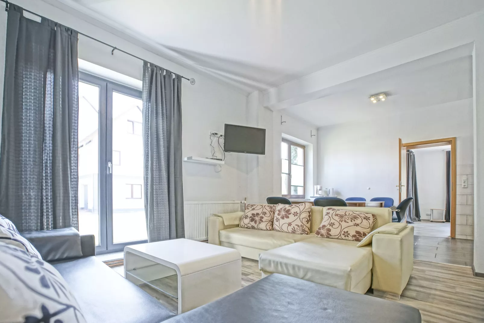 Schöne Ferienwohnung mit Terrasse-Living room