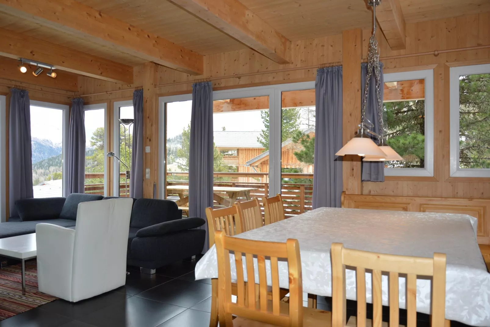 Alpenpark Turrach 8-Dining room