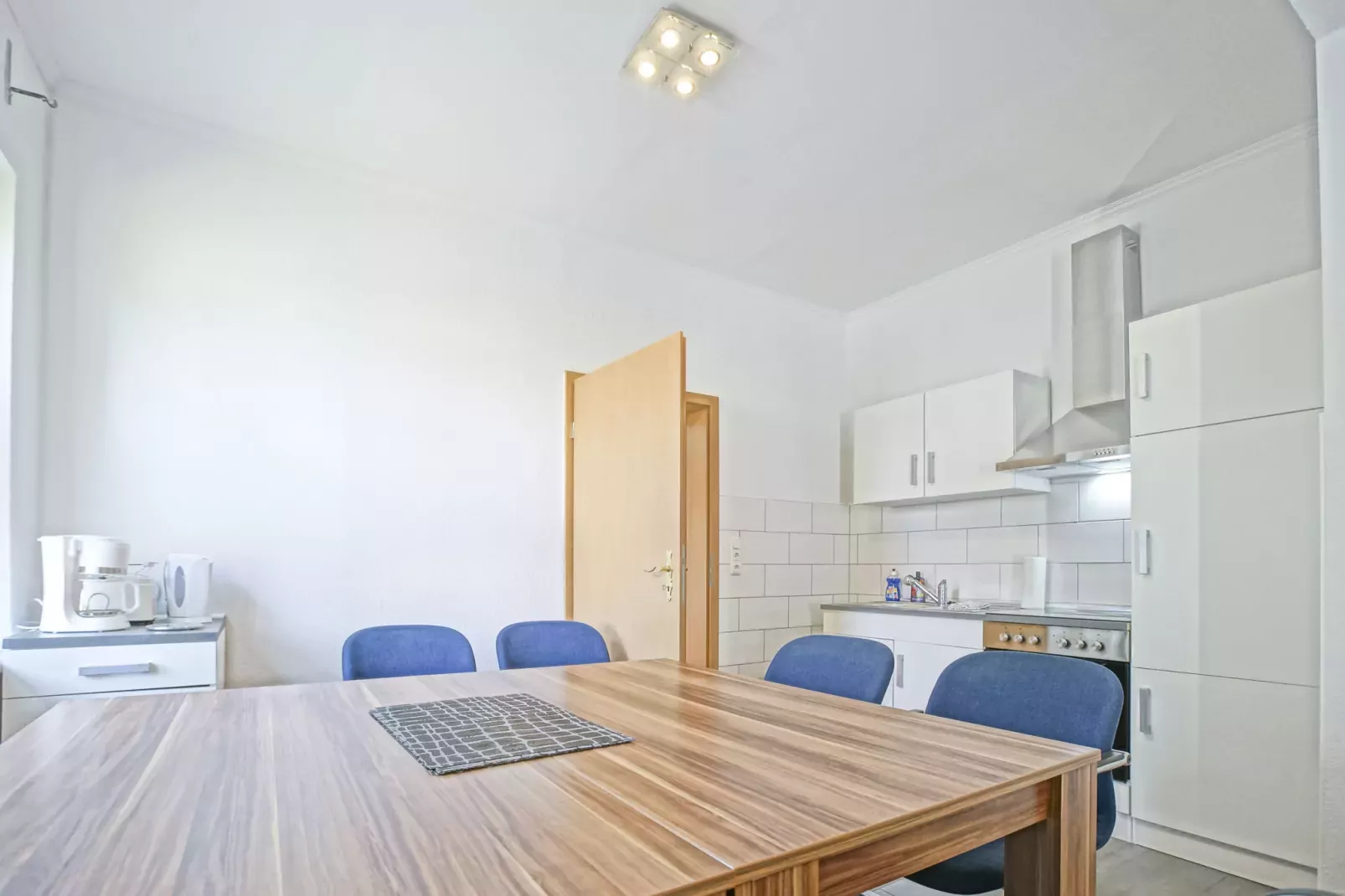 Schöne Ferienwohnung mit Terrasse-Kitchen