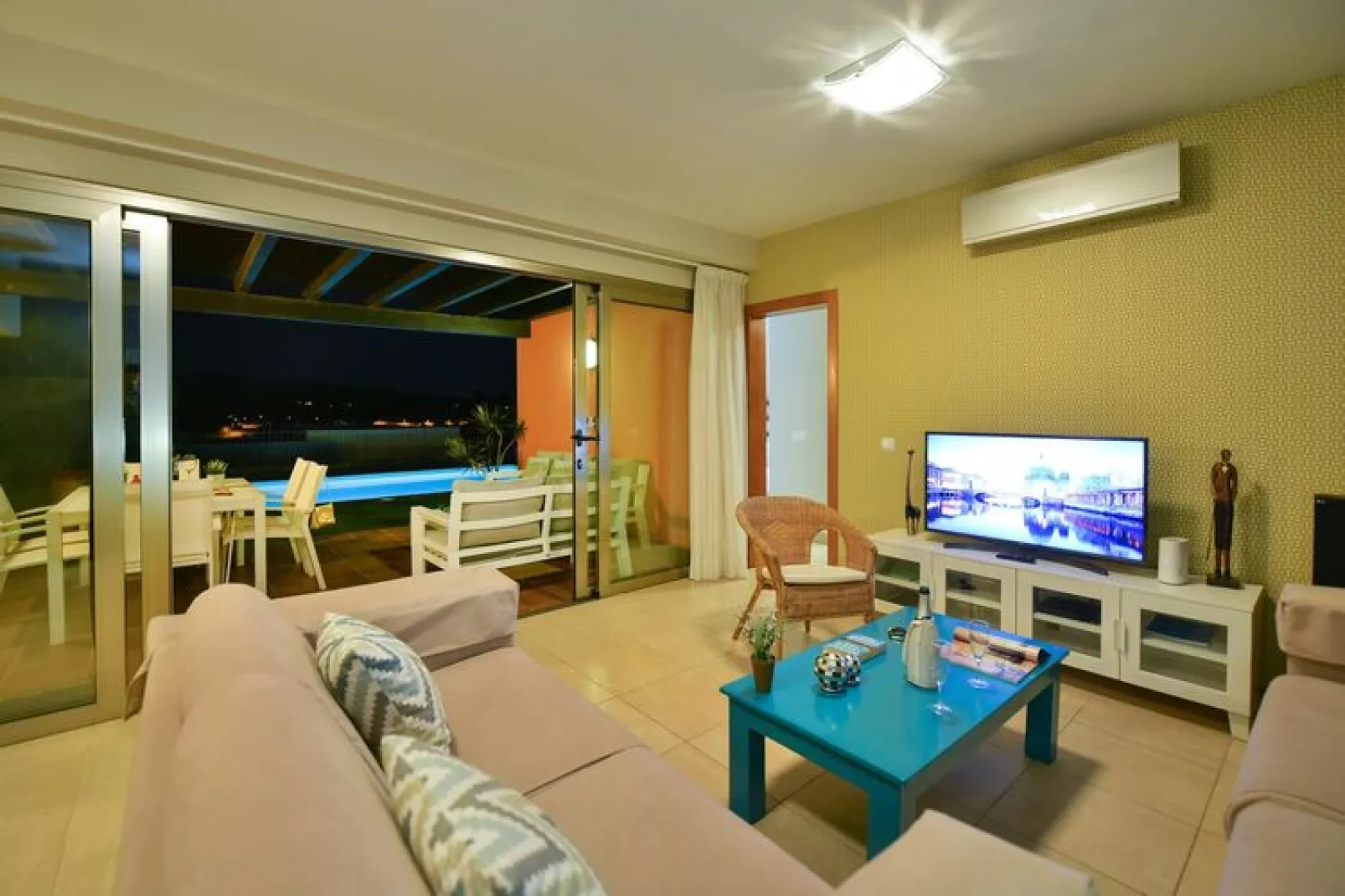 Par 4 Villa 3-Living room