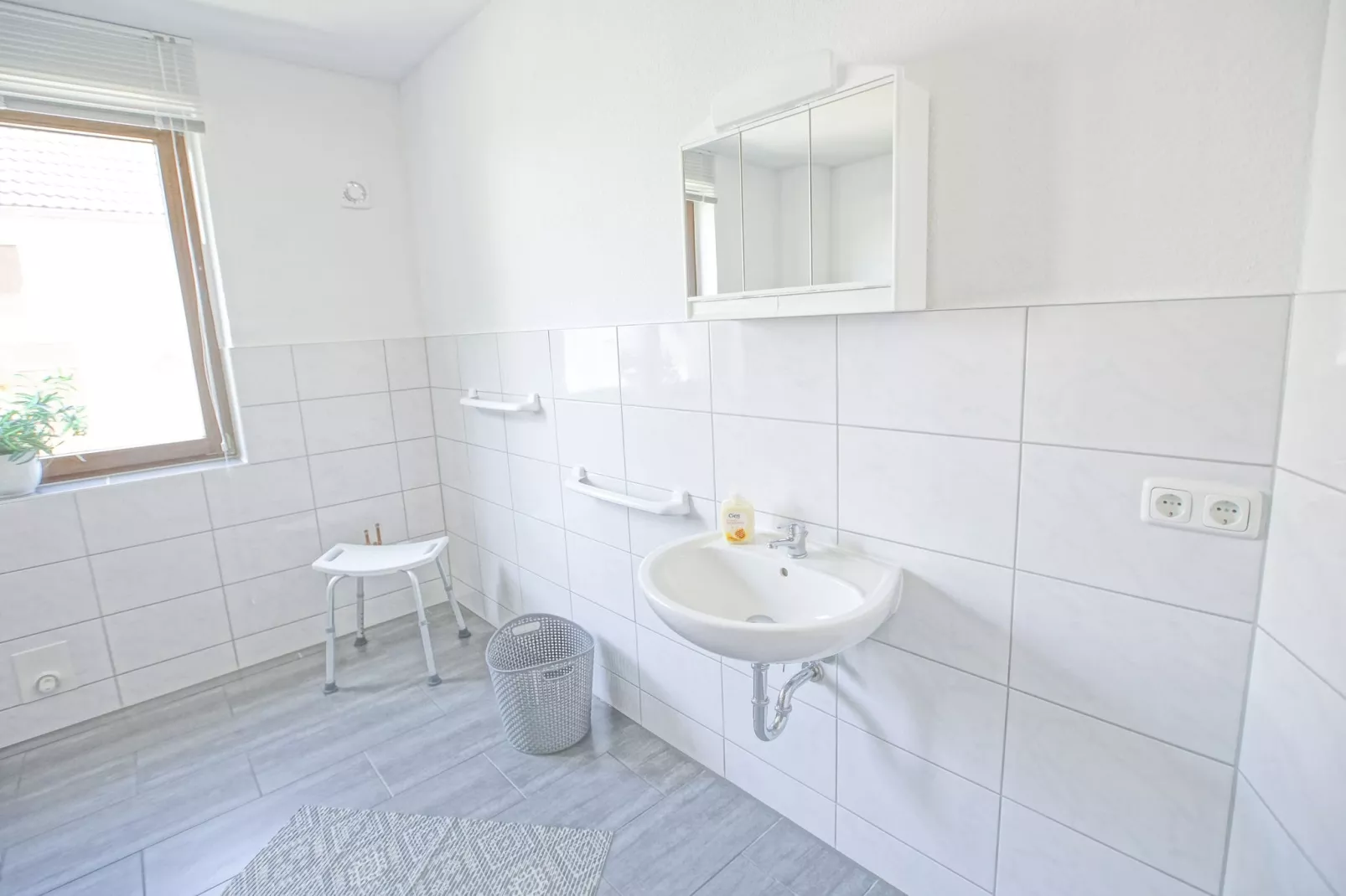 Schöne Ferienwohnung mit Terrasse-Bathroom
