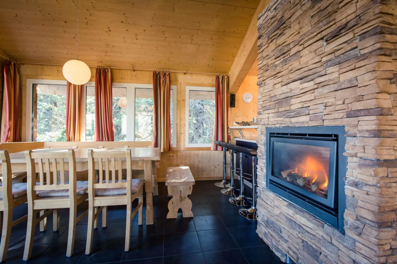 Alpenpark Turrach 24-Dining room