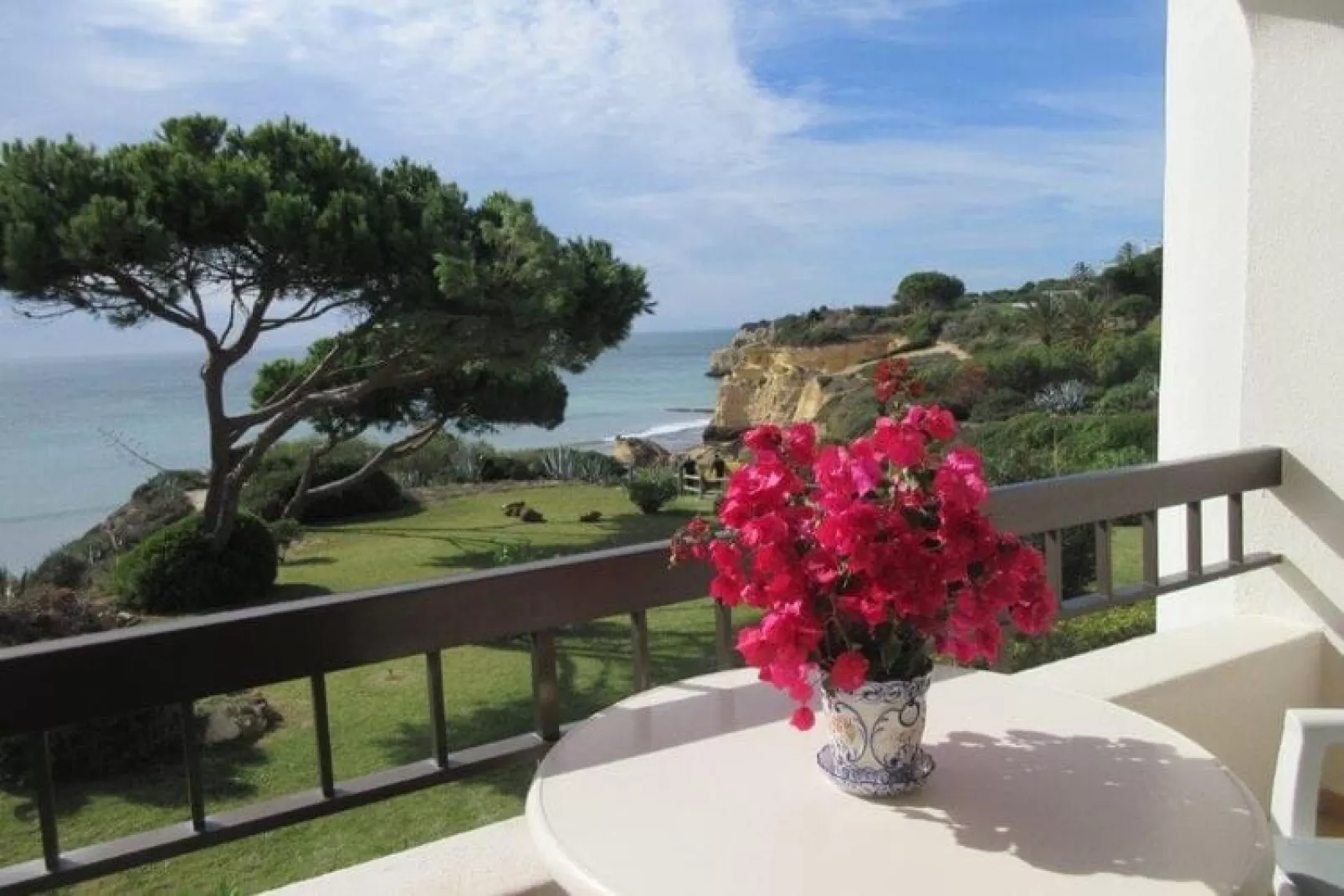 Reihenhaus in Armação de Pêra // Casa Ninho-Terrace balcony