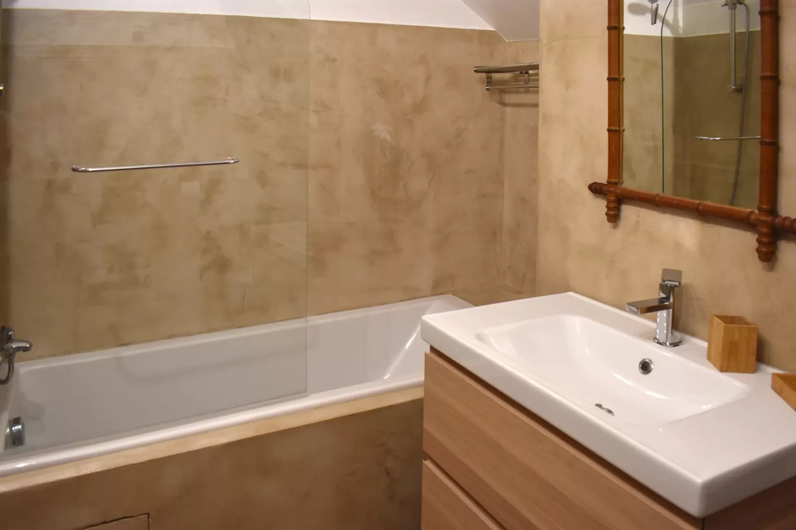 Grande maison de charme-Bathroom