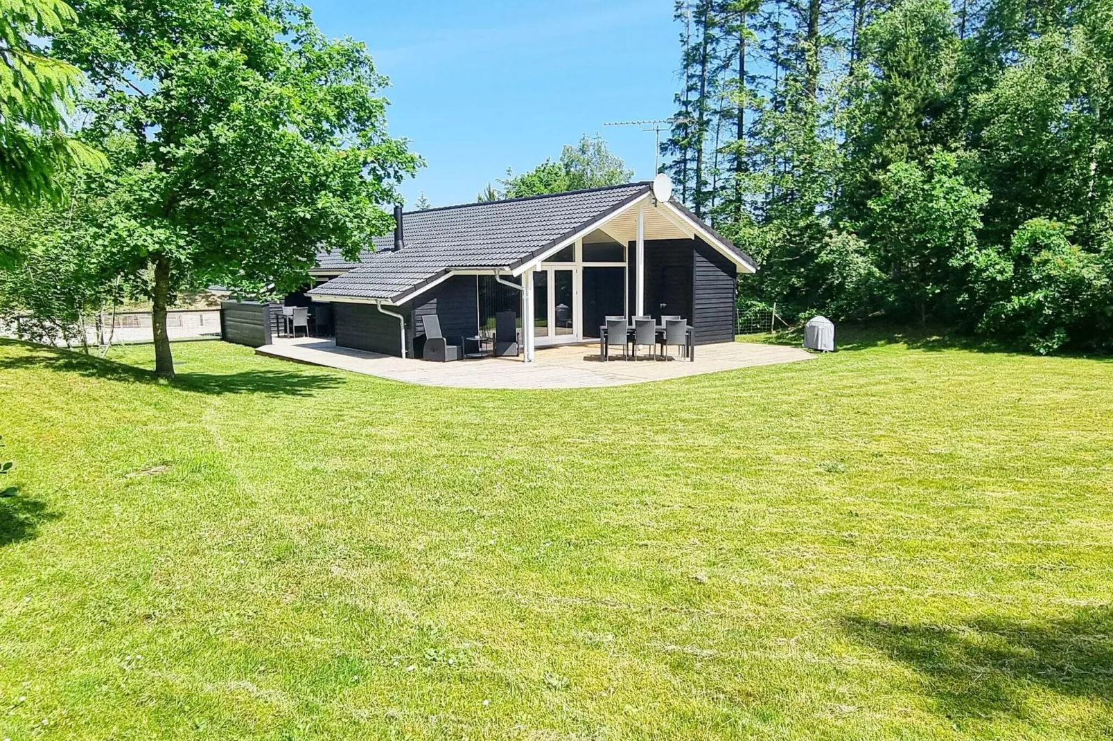 8 person holiday home in Hadsund