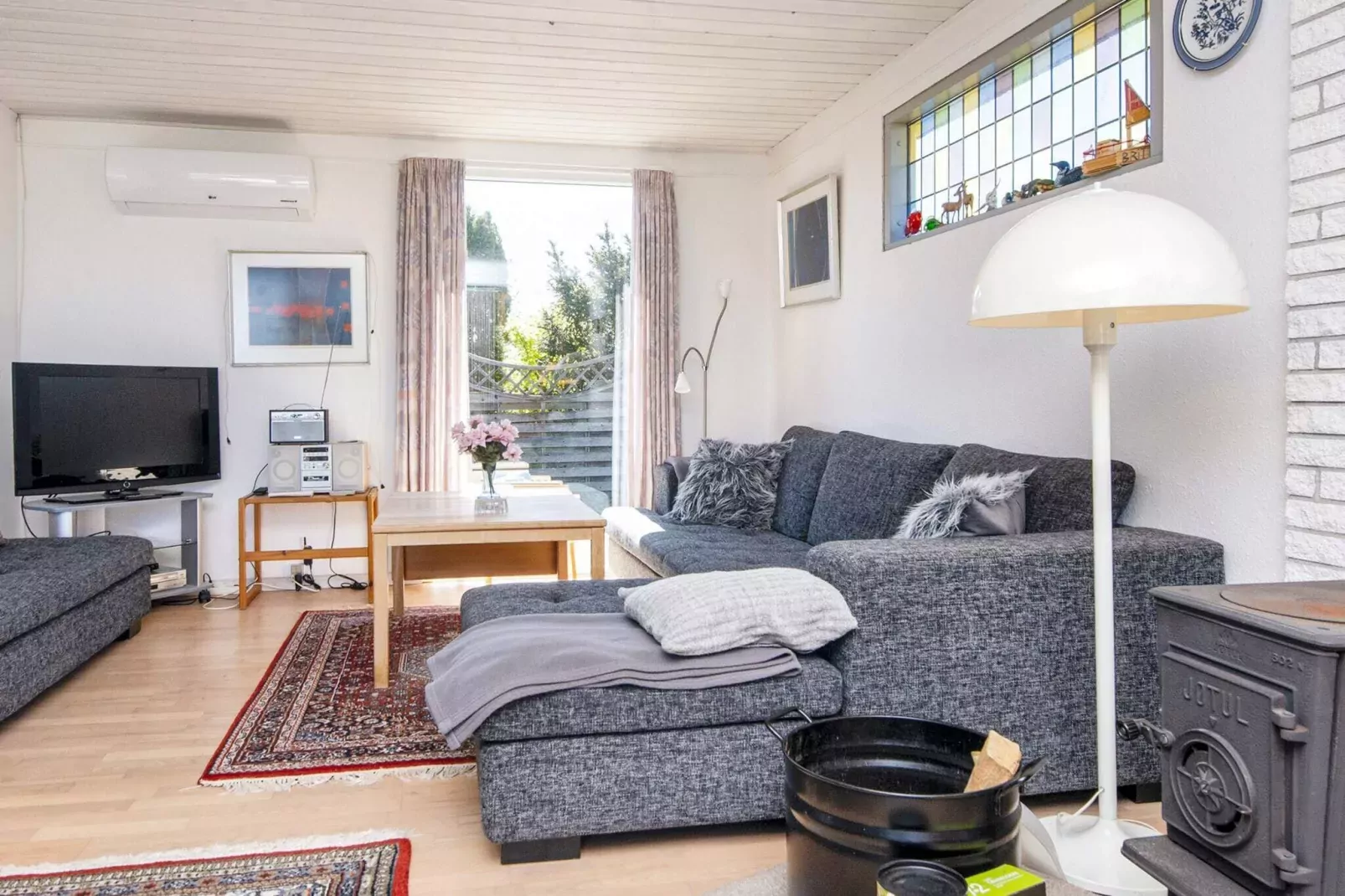 6 person holiday home in Glesborg