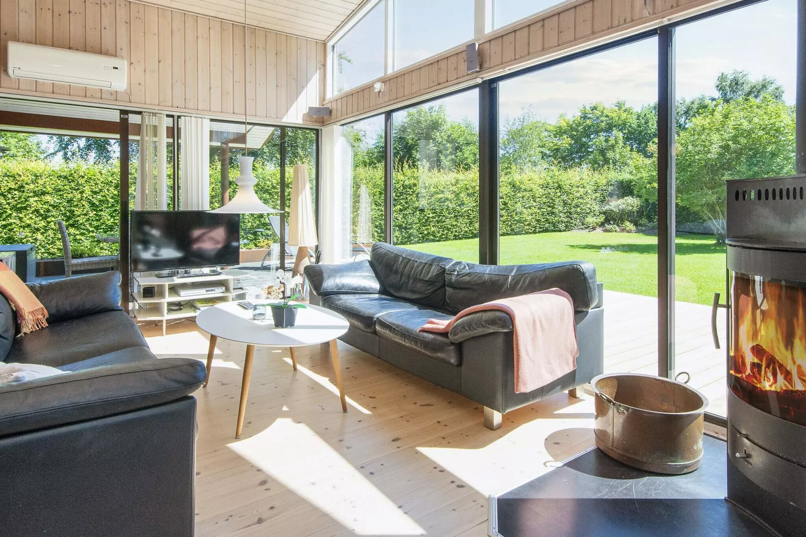 8 person holiday home in Glesborg