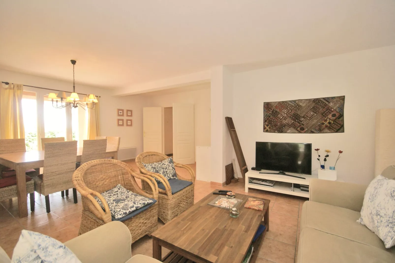 Saumane-Living room