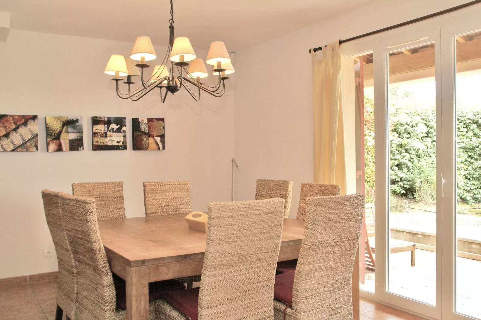 Saumane-Dining room