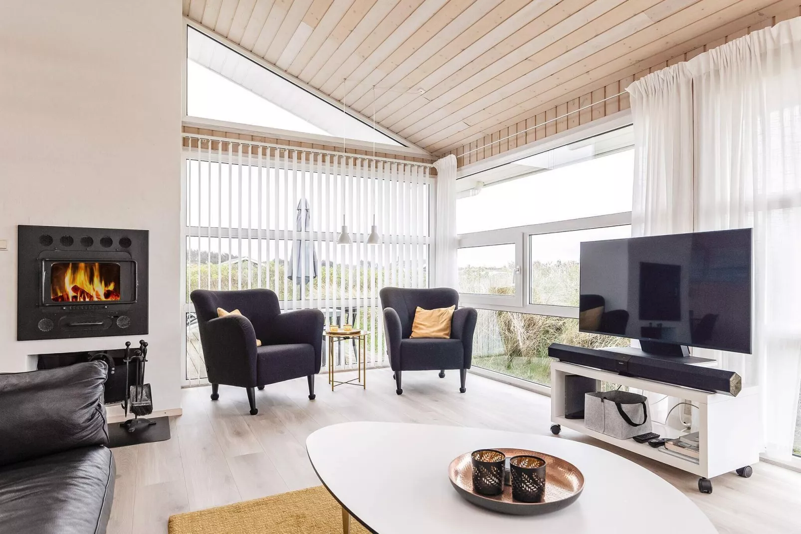 Luxury Retreat with Sea View-Indoor