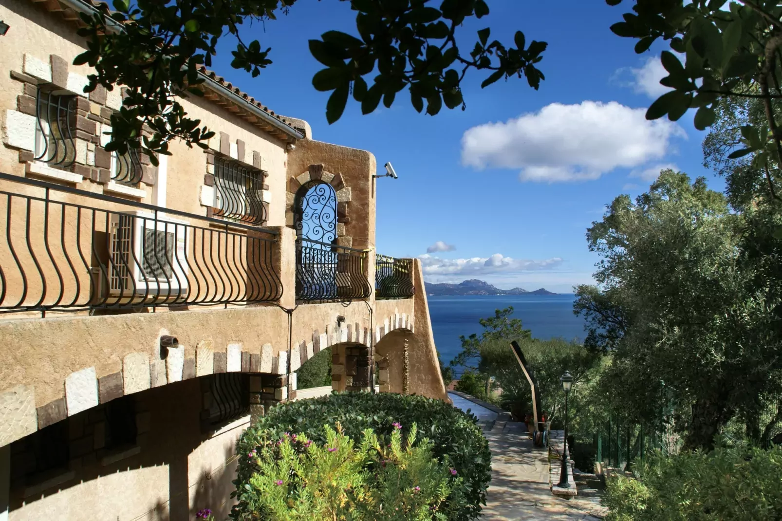 Vergerie-Exterior summer