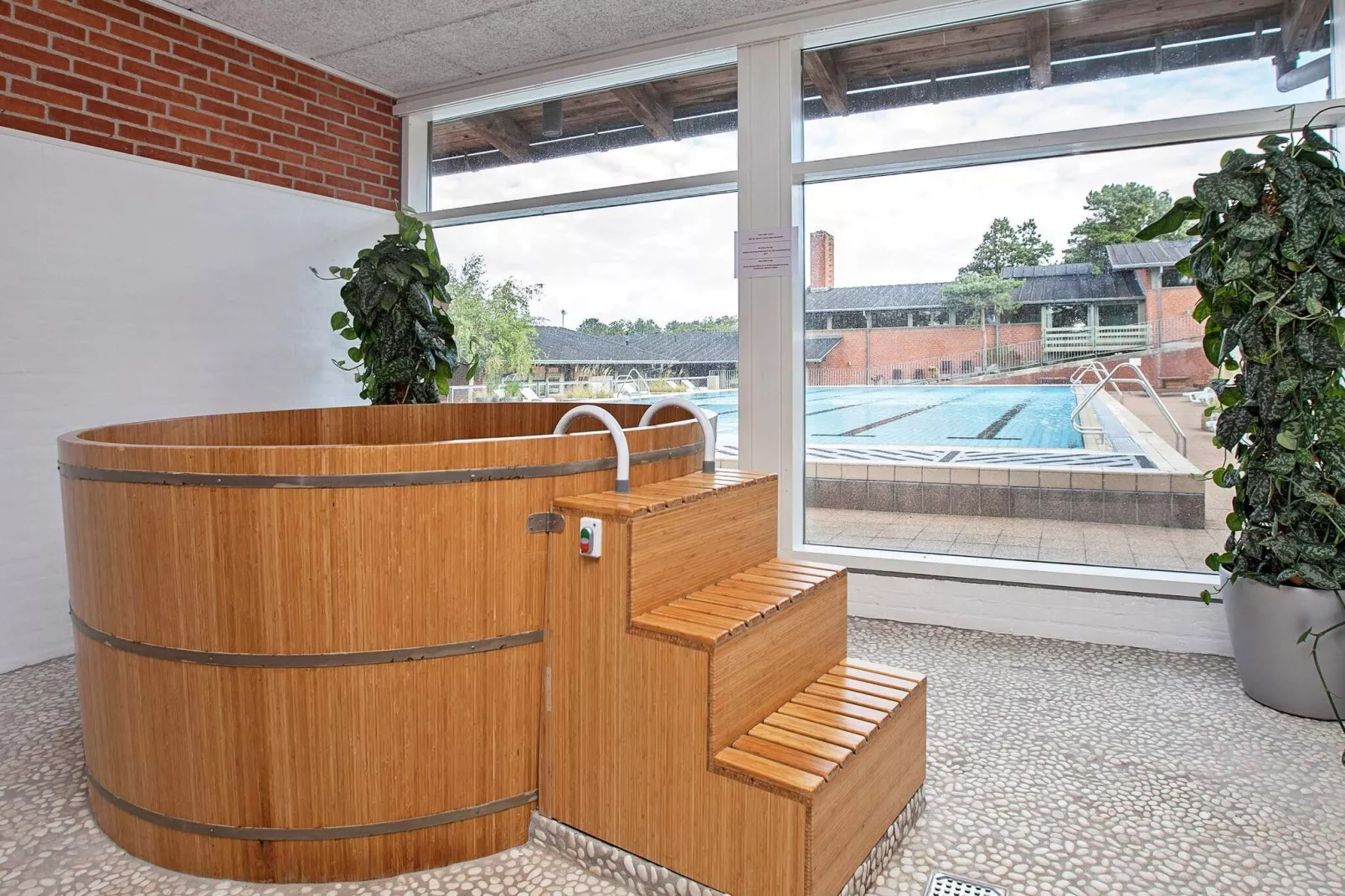 3 room,2 bathrooms,Standard-Wellnessbereich