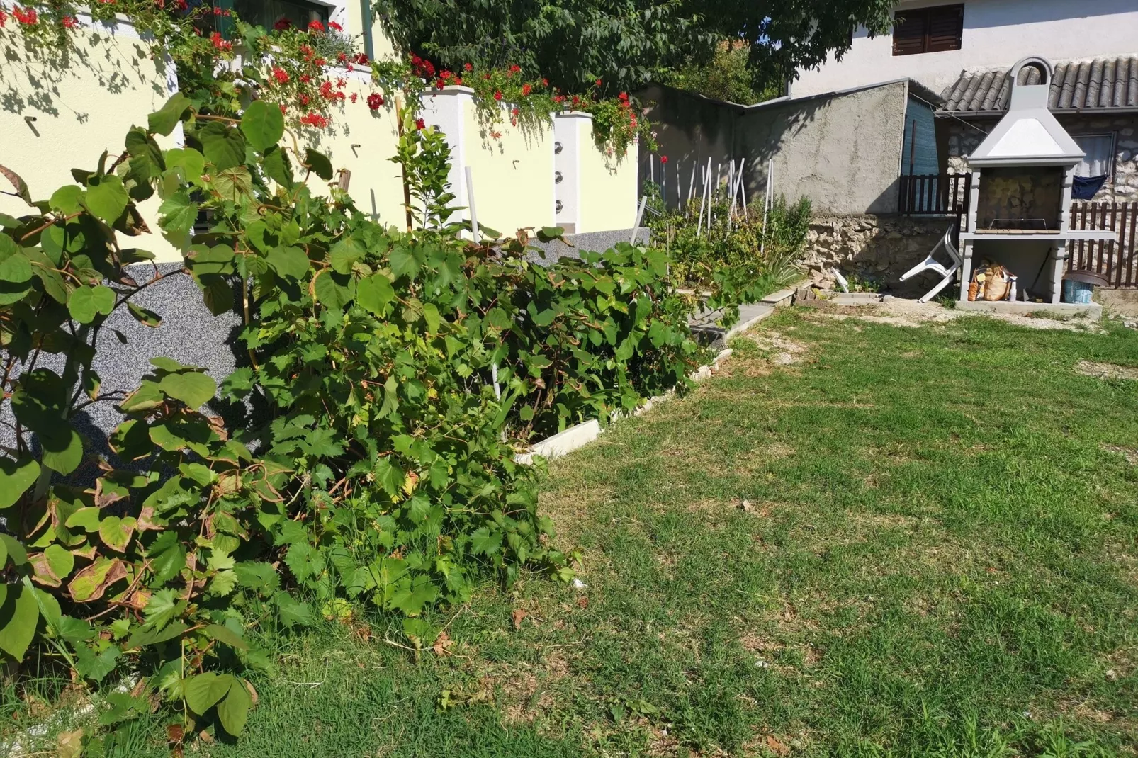 Holiday house Pakostane-Gardens summer