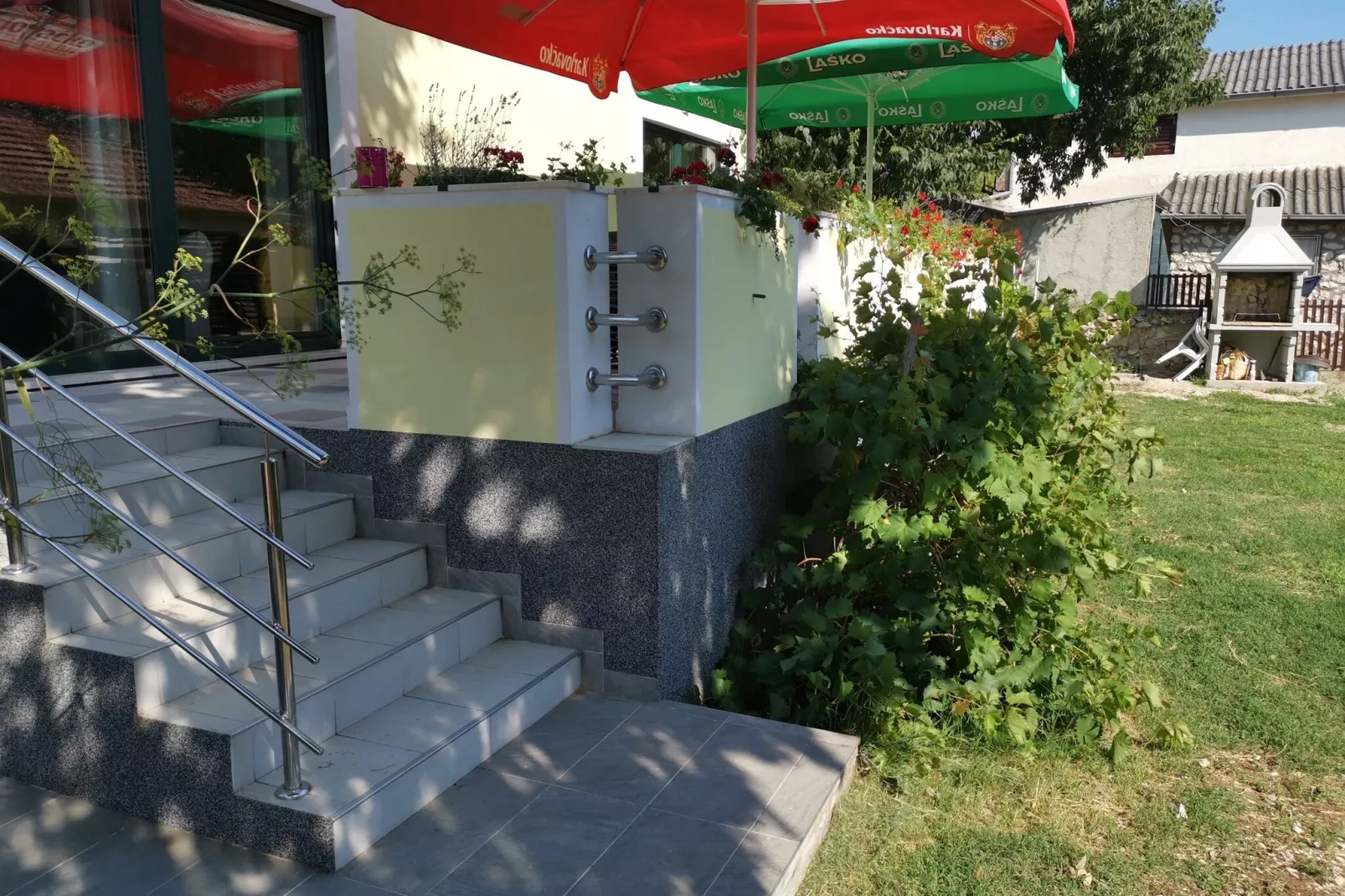 Holiday house Pakostane-Gardens summer
