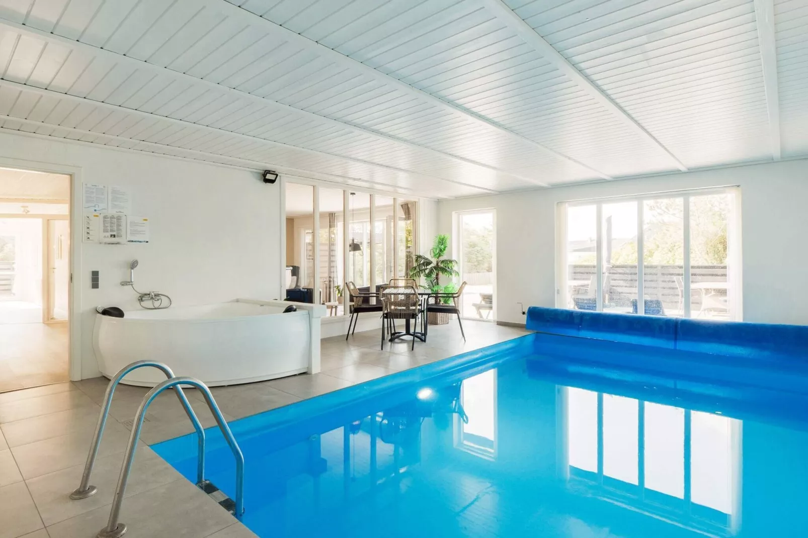Retraite rénovée avec piscine -- By Traum Ferienwohnungen-Piscine