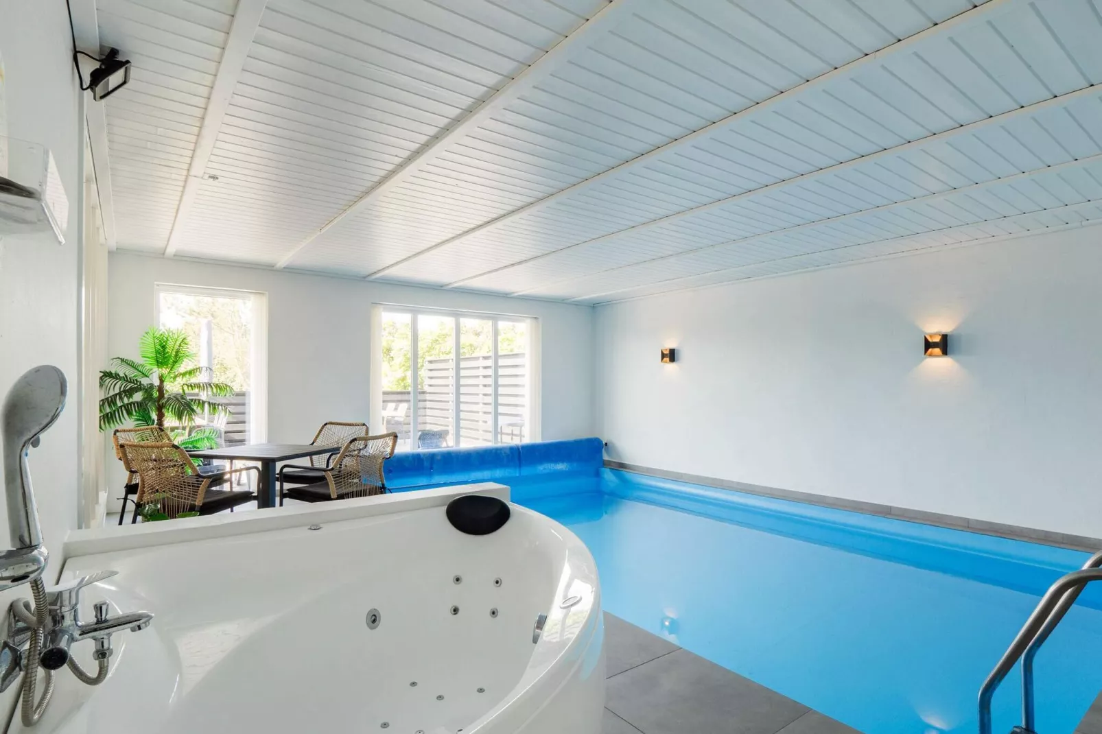 Retraite rénovée avec piscine -- By Traum Ferienwohnungen-Piscine