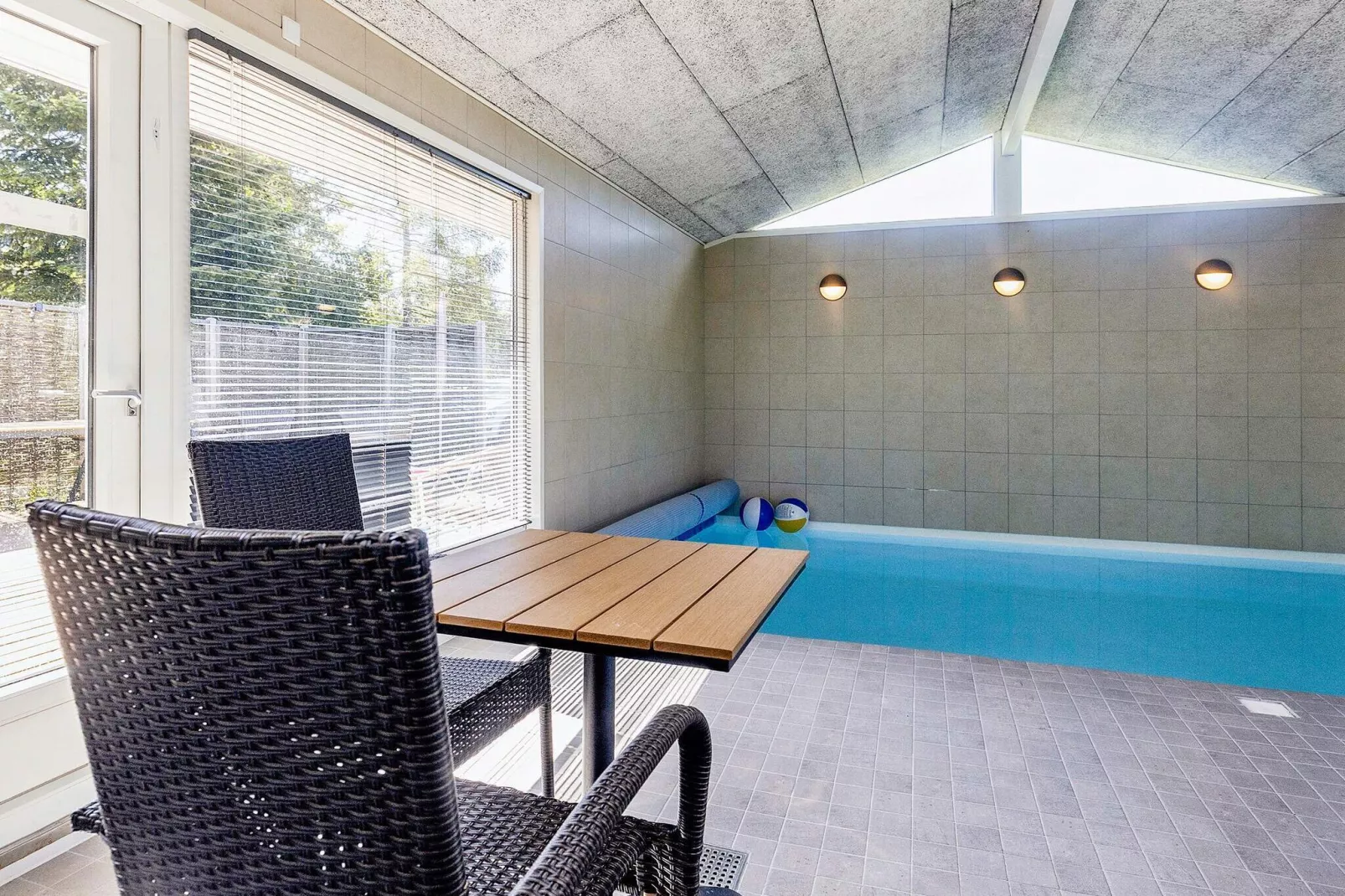 8 Personen Ferienhaus in Væggerløse-By Traum-Schwimmbad
