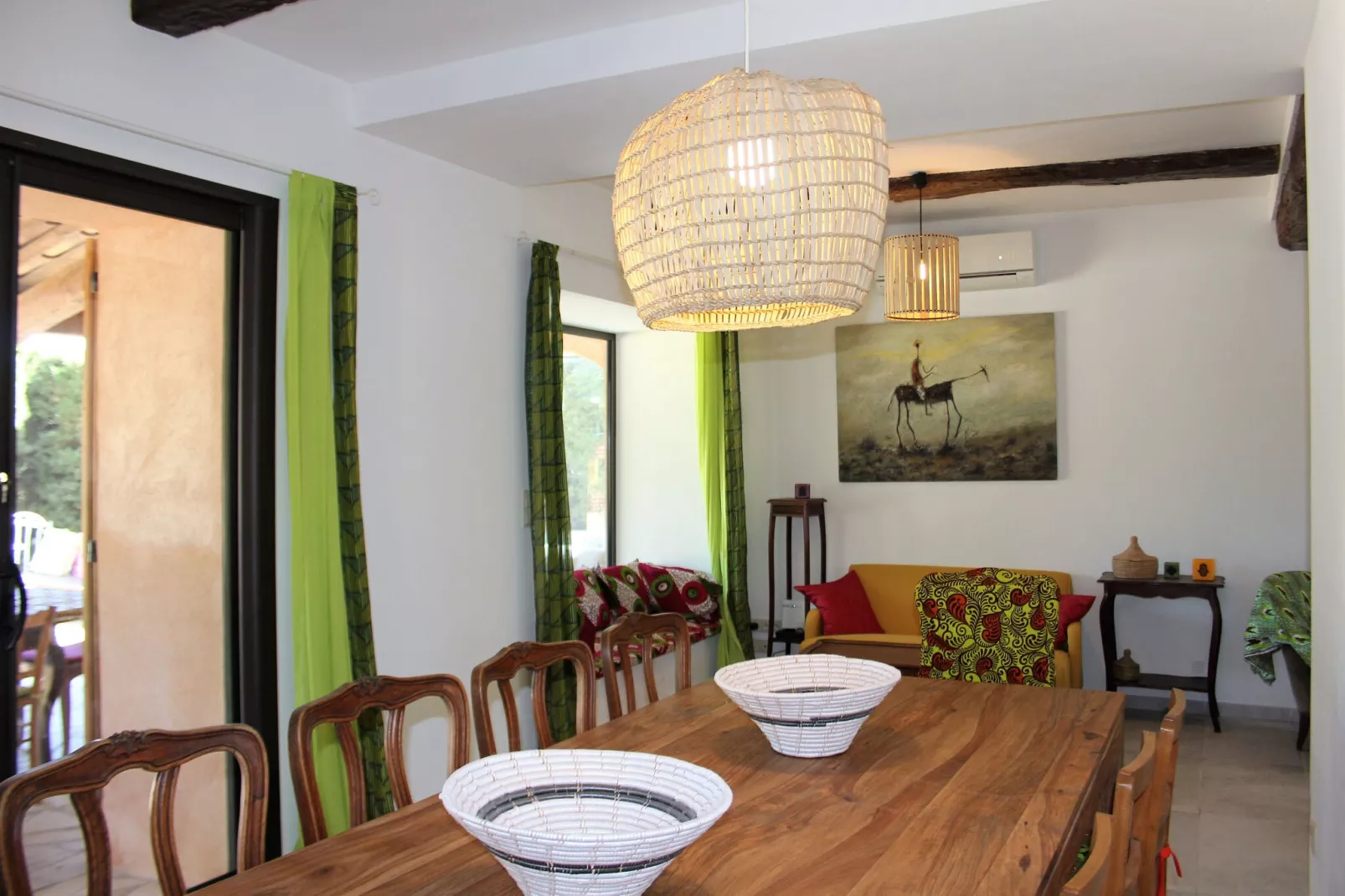 Entre les vignobles-Dining room