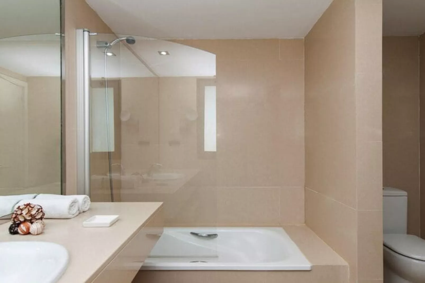 Los Lagos 13-Bathroom