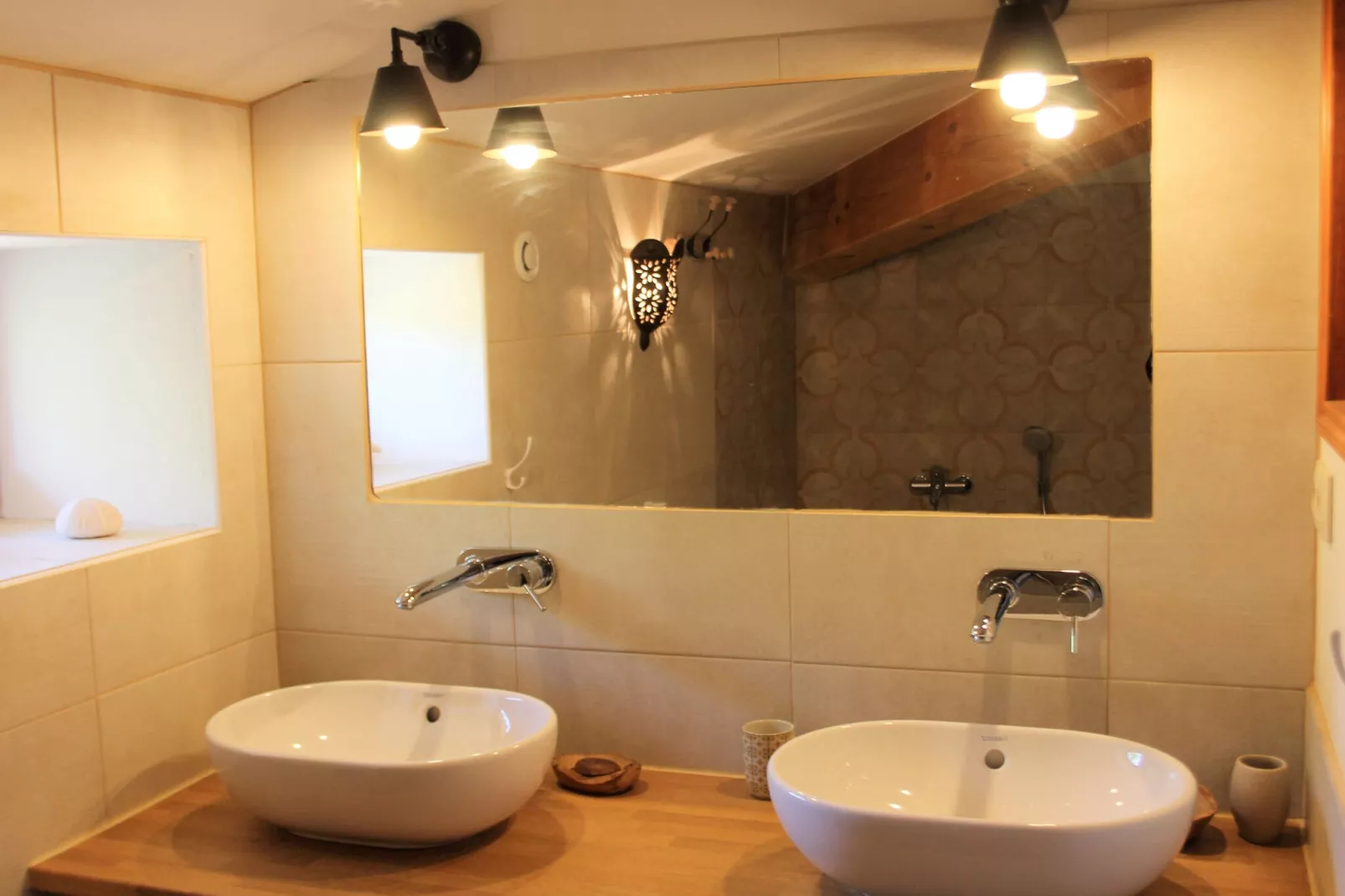 Entre les vignobles-Bathroom