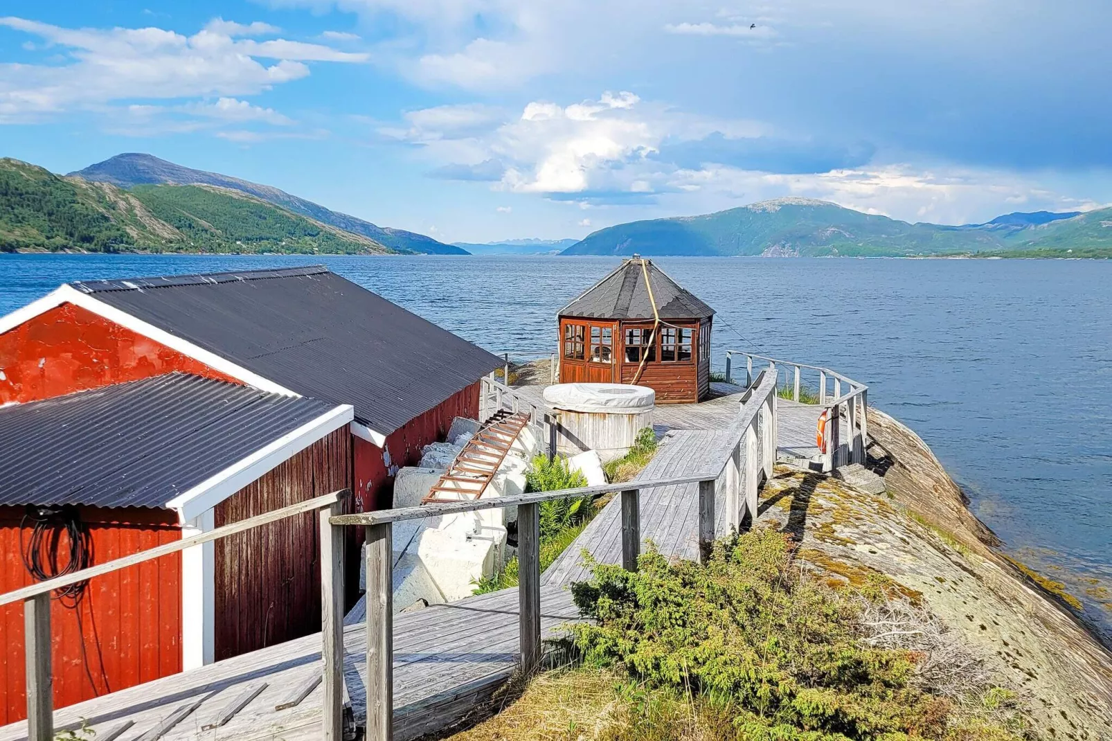 6 person holiday home in Sandhornøy-Spa