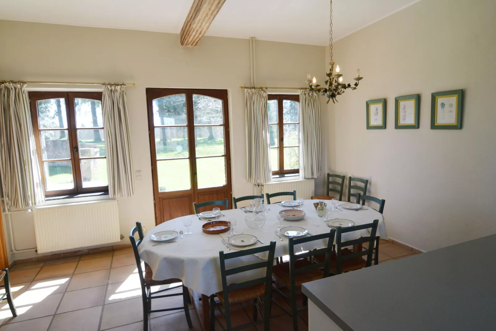 La Maison du Cocher-Salle à manger