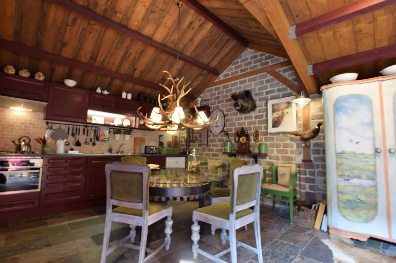 Ons Nestje-Dining room