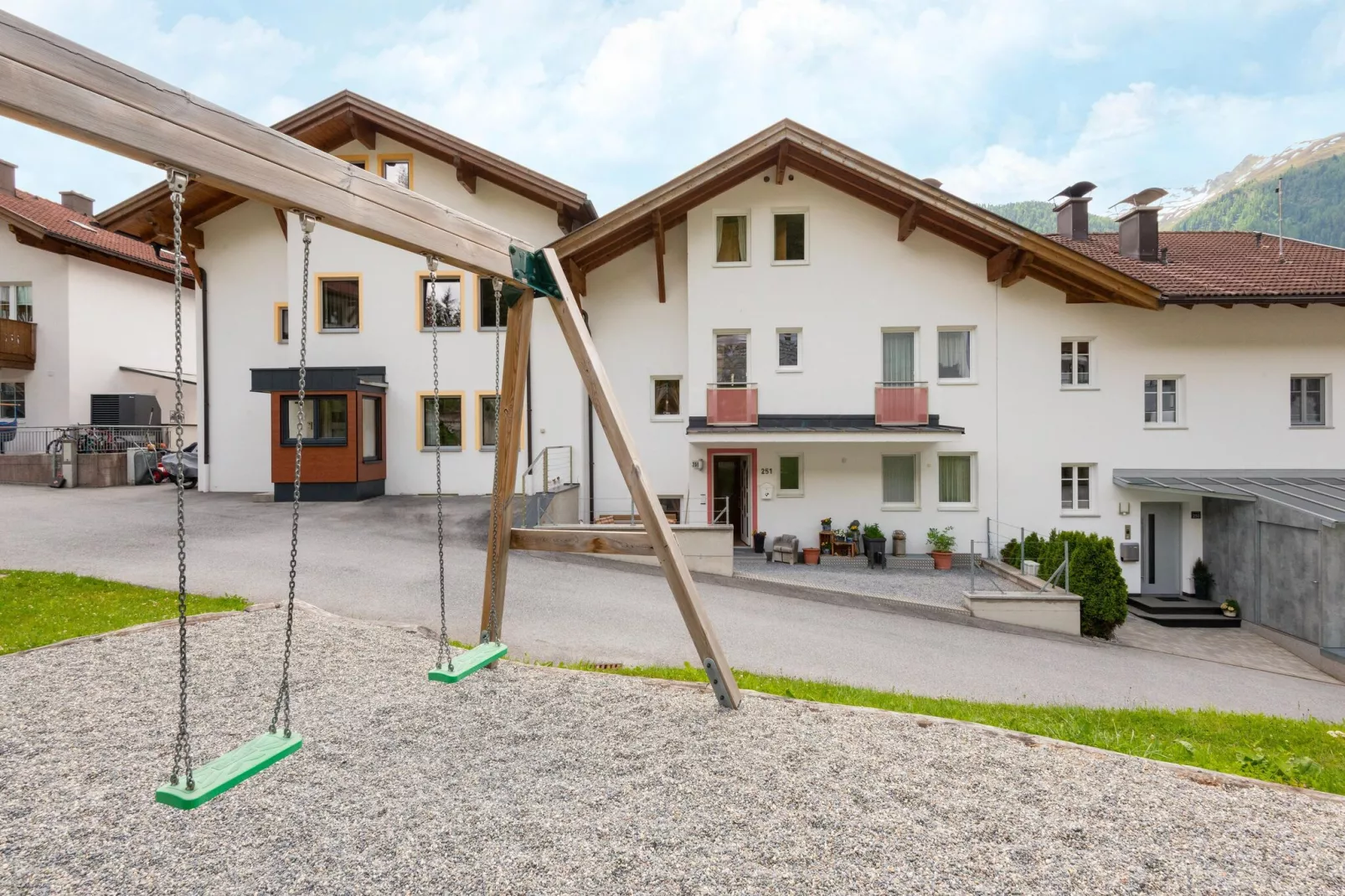 Seeberger-Exterior summer