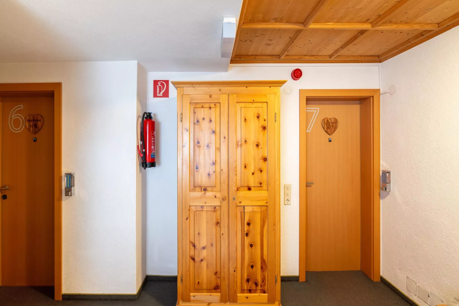 Apartment 4-6/2-Flur